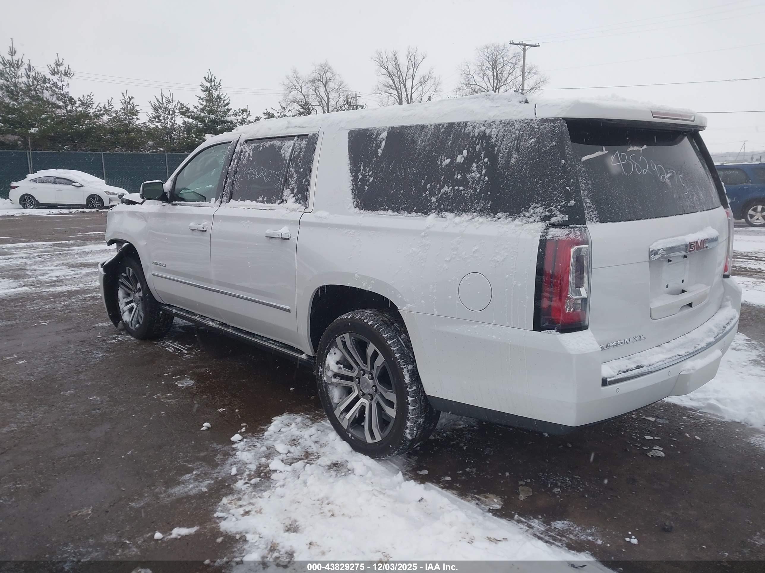 GMC YUKON image 3