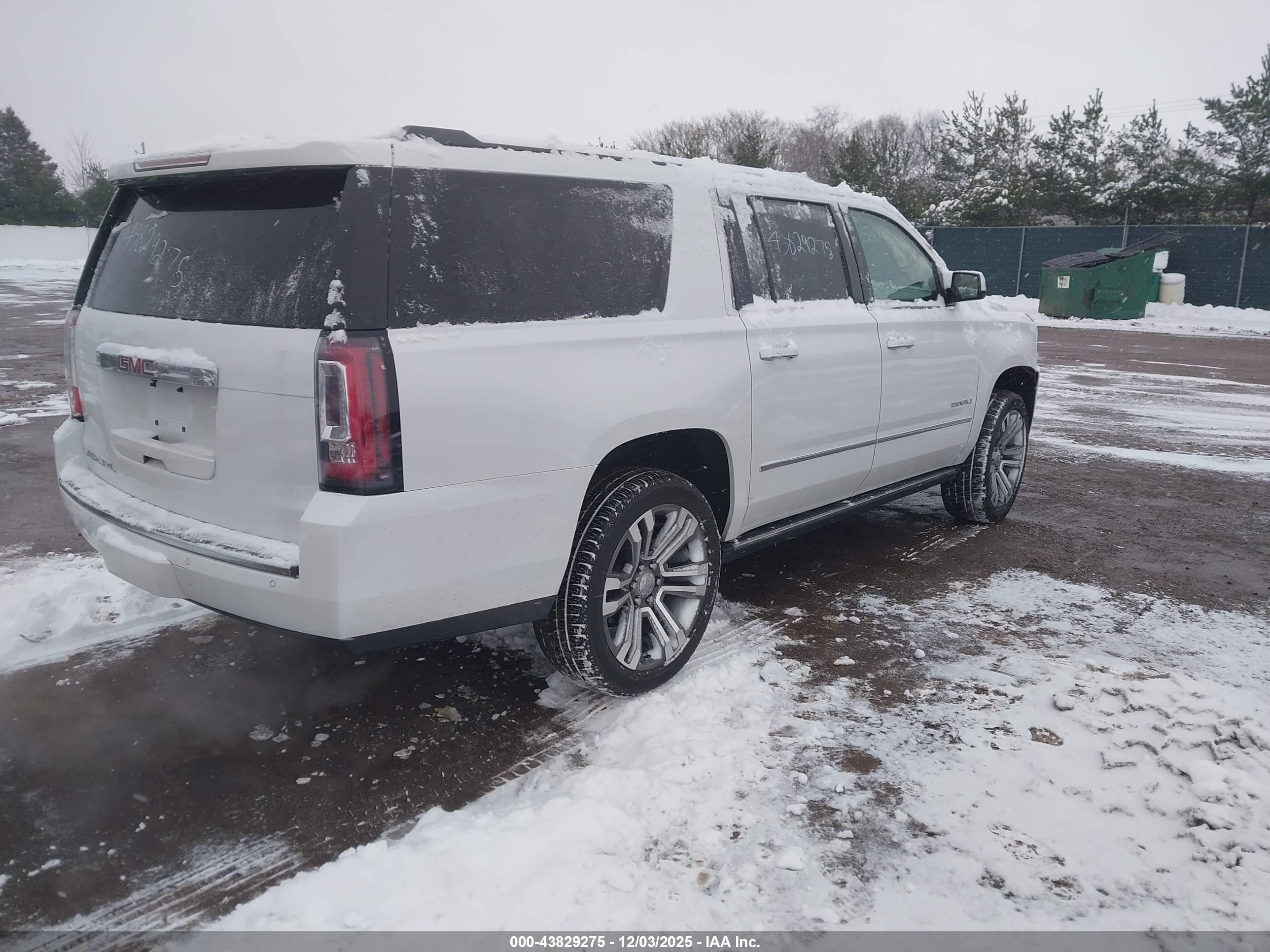 GMC YUKON image 4