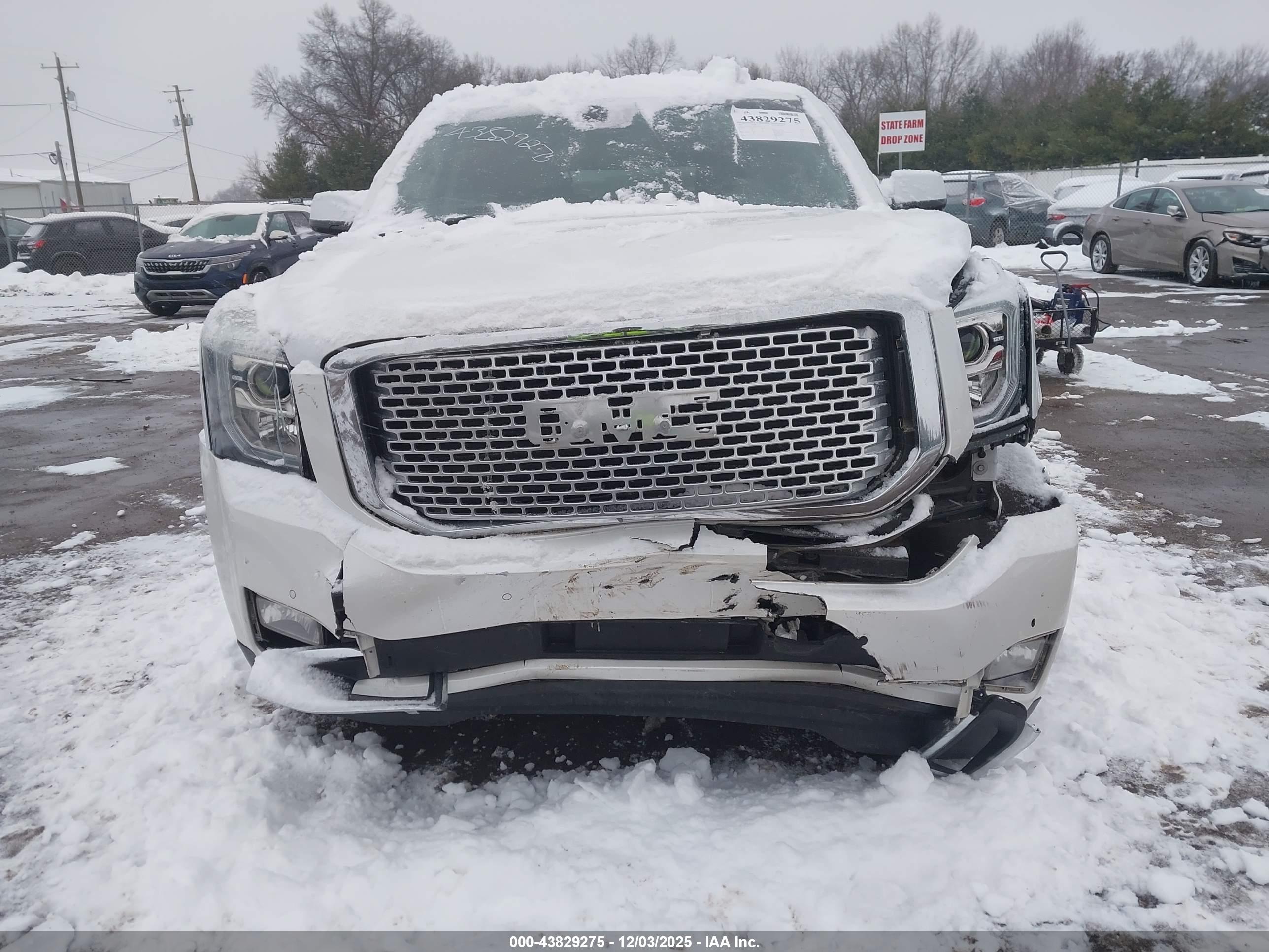 GMC YUKON image 6