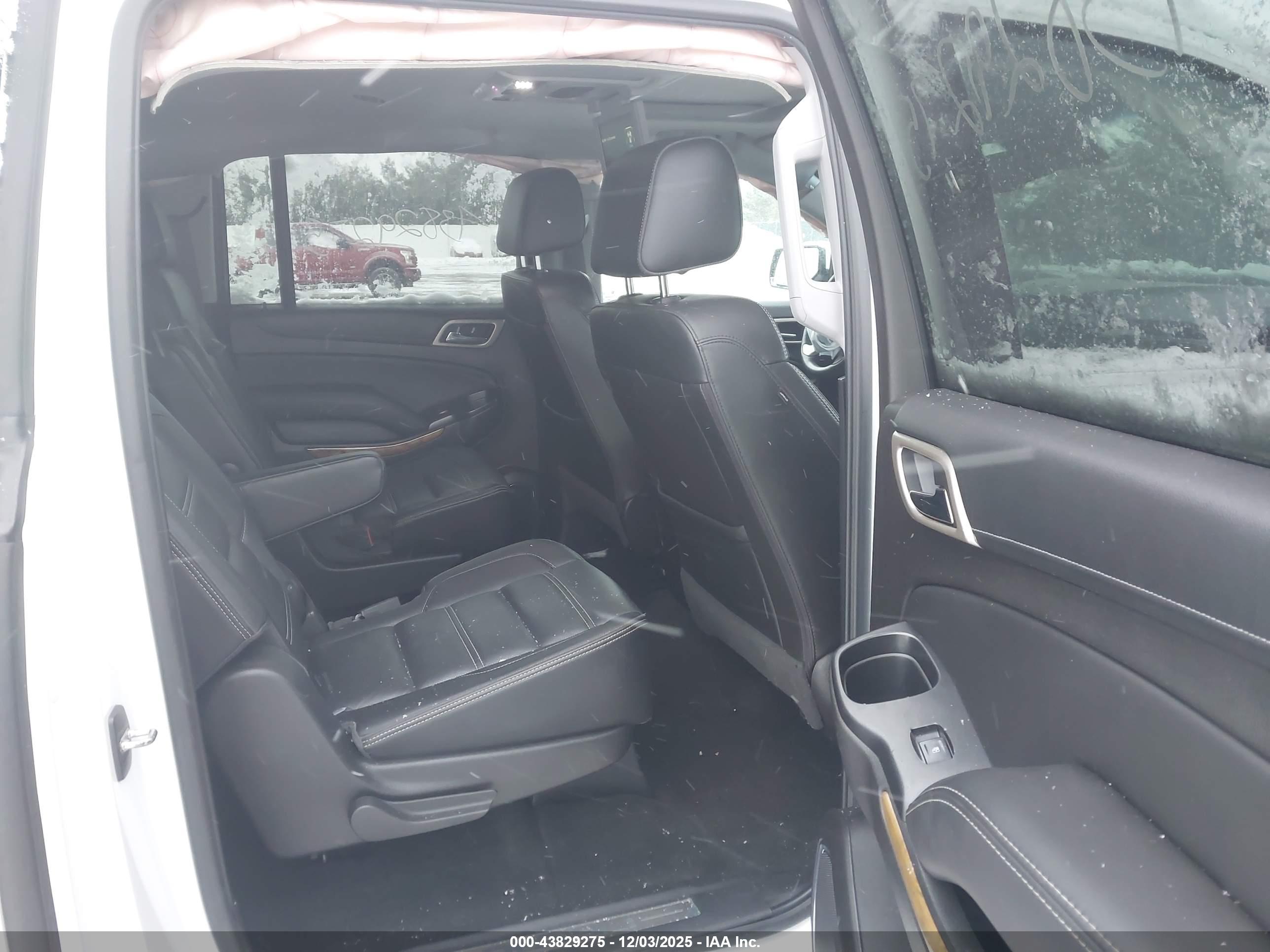 GMC YUKON image 8