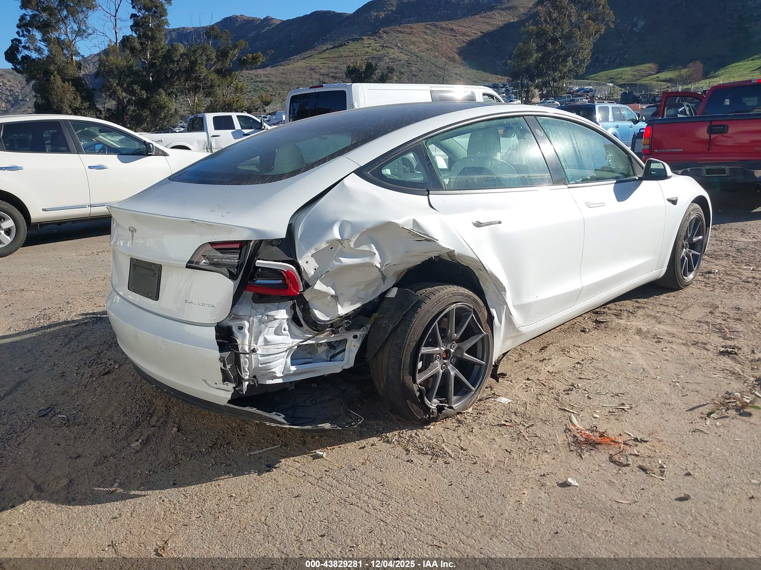 TESLA MODEL image 4