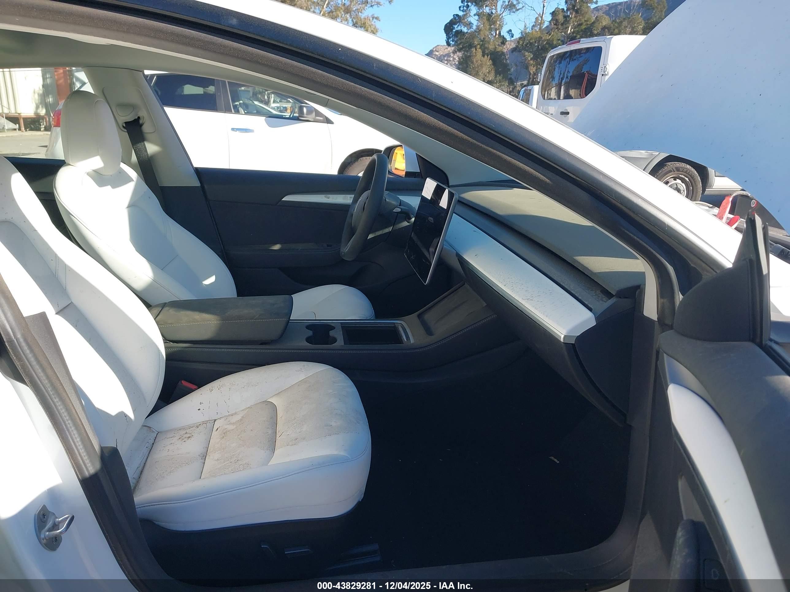 TESLA MODEL image 5