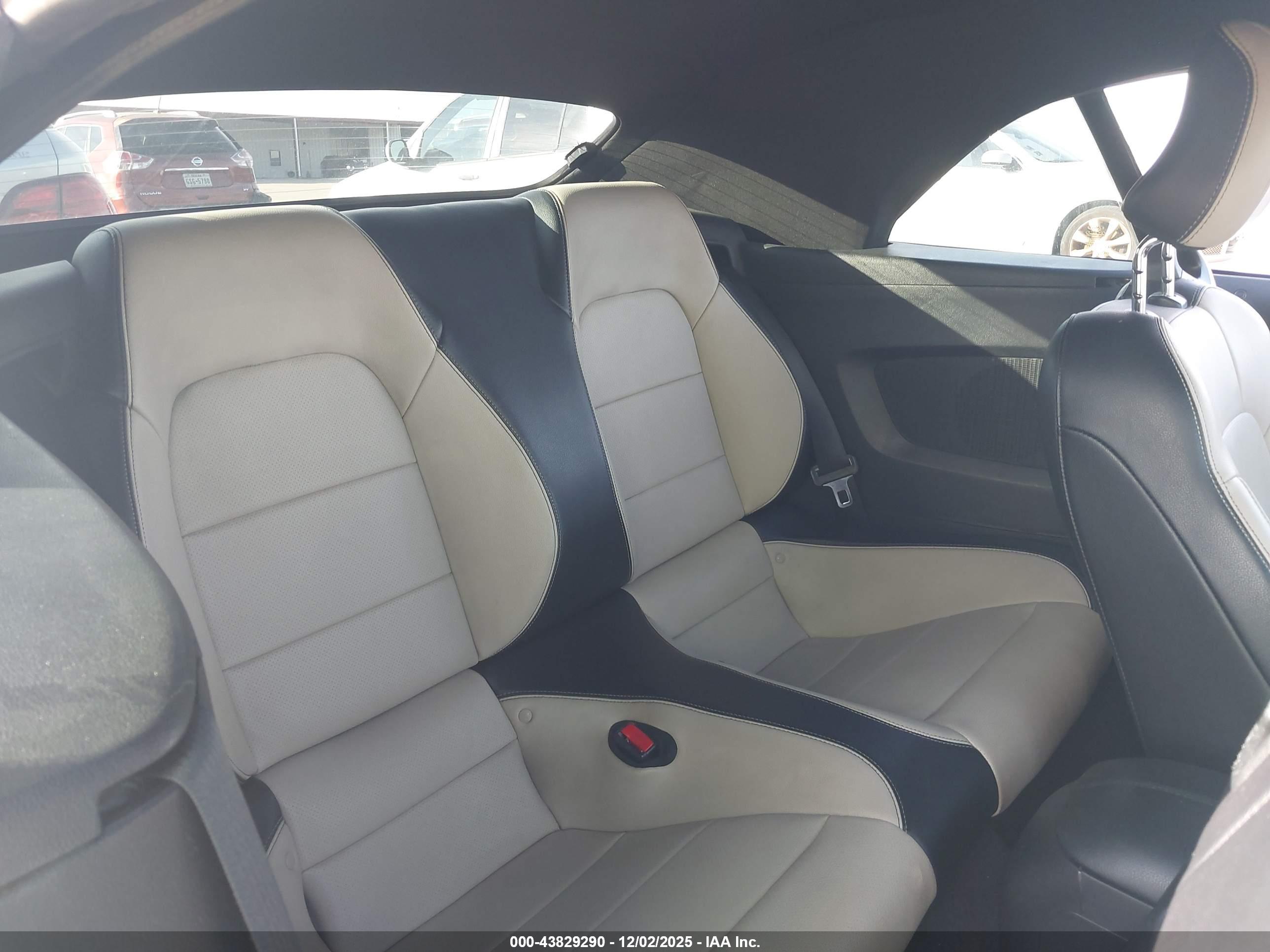 FORD MUSTANG image 8