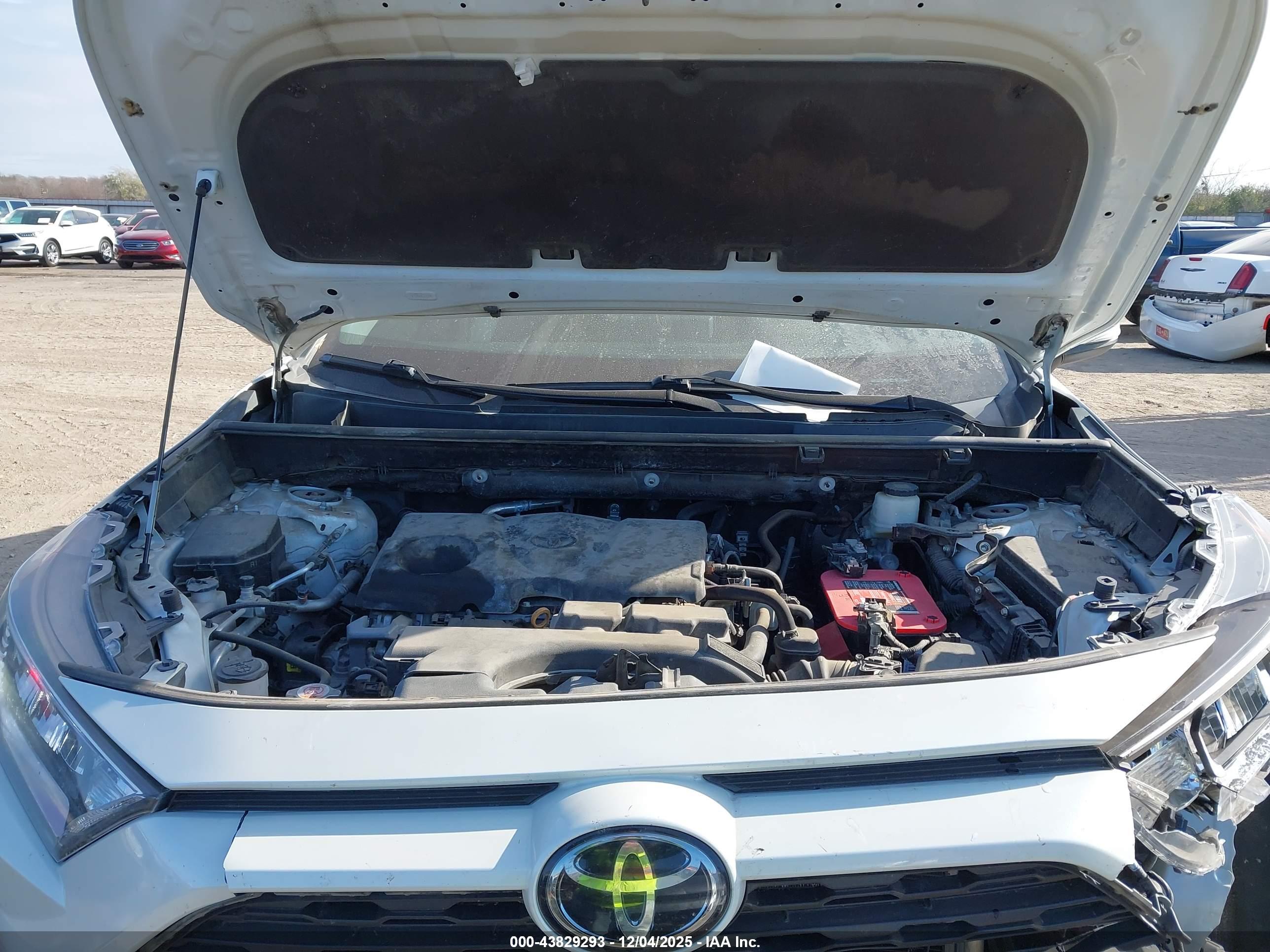 TOYOTA RAV4 image 10