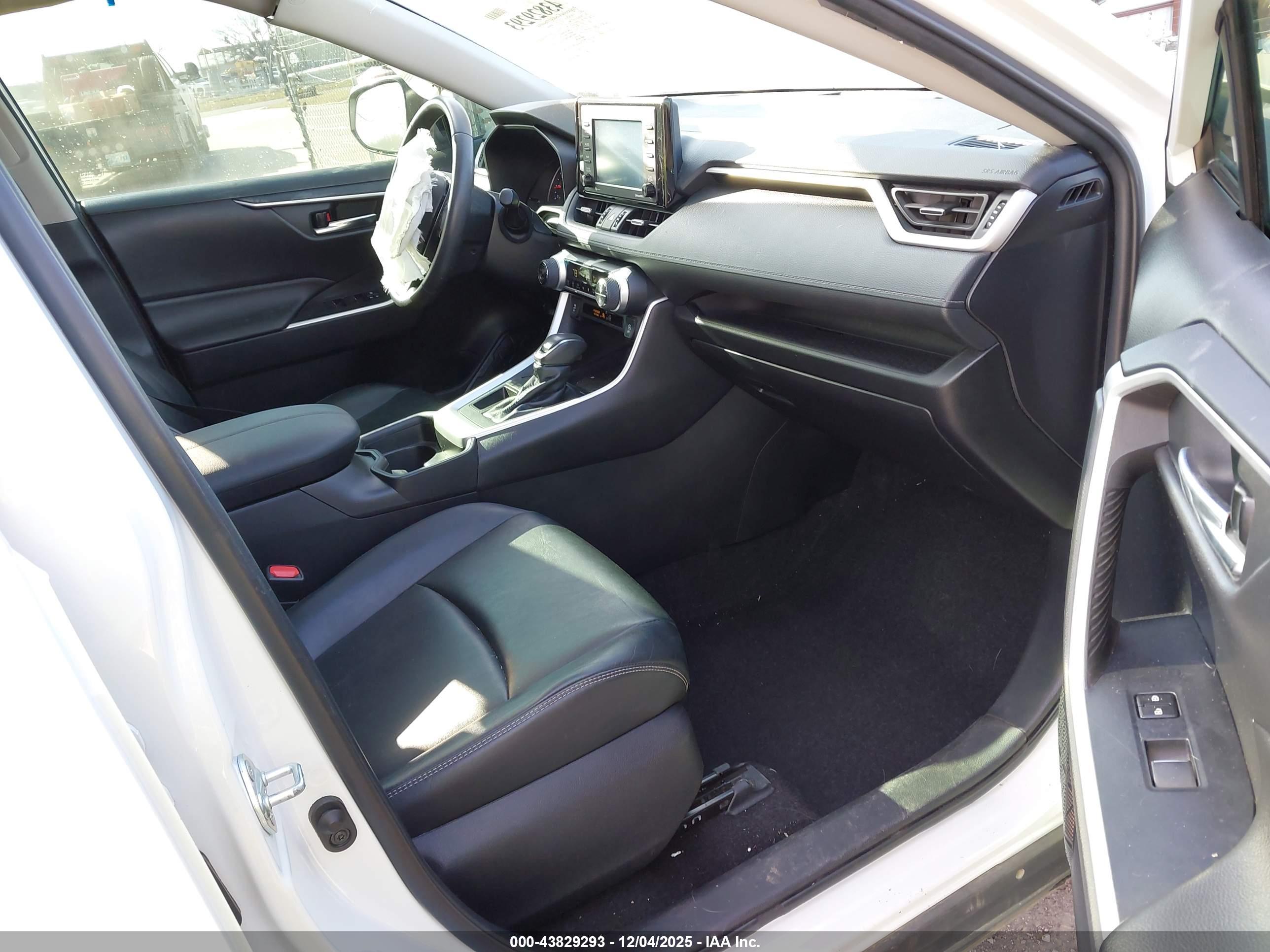 TOYOTA RAV4 image 5