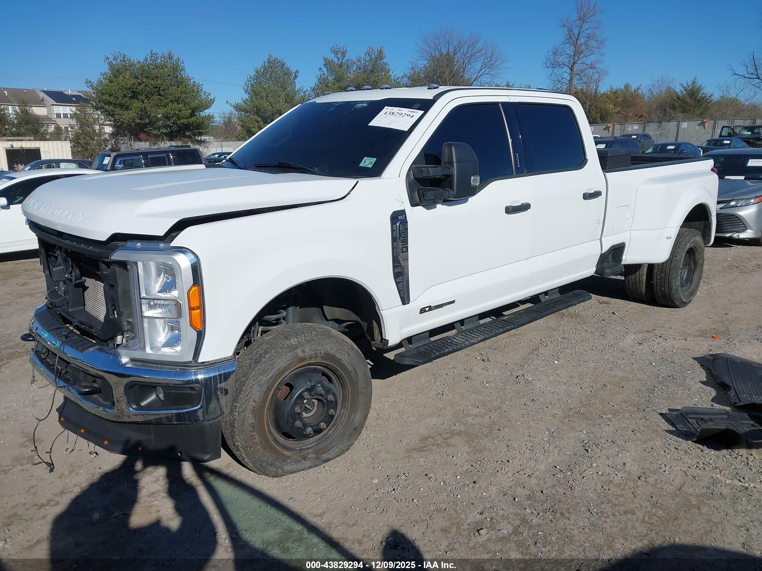 FORD F-350 image 2
