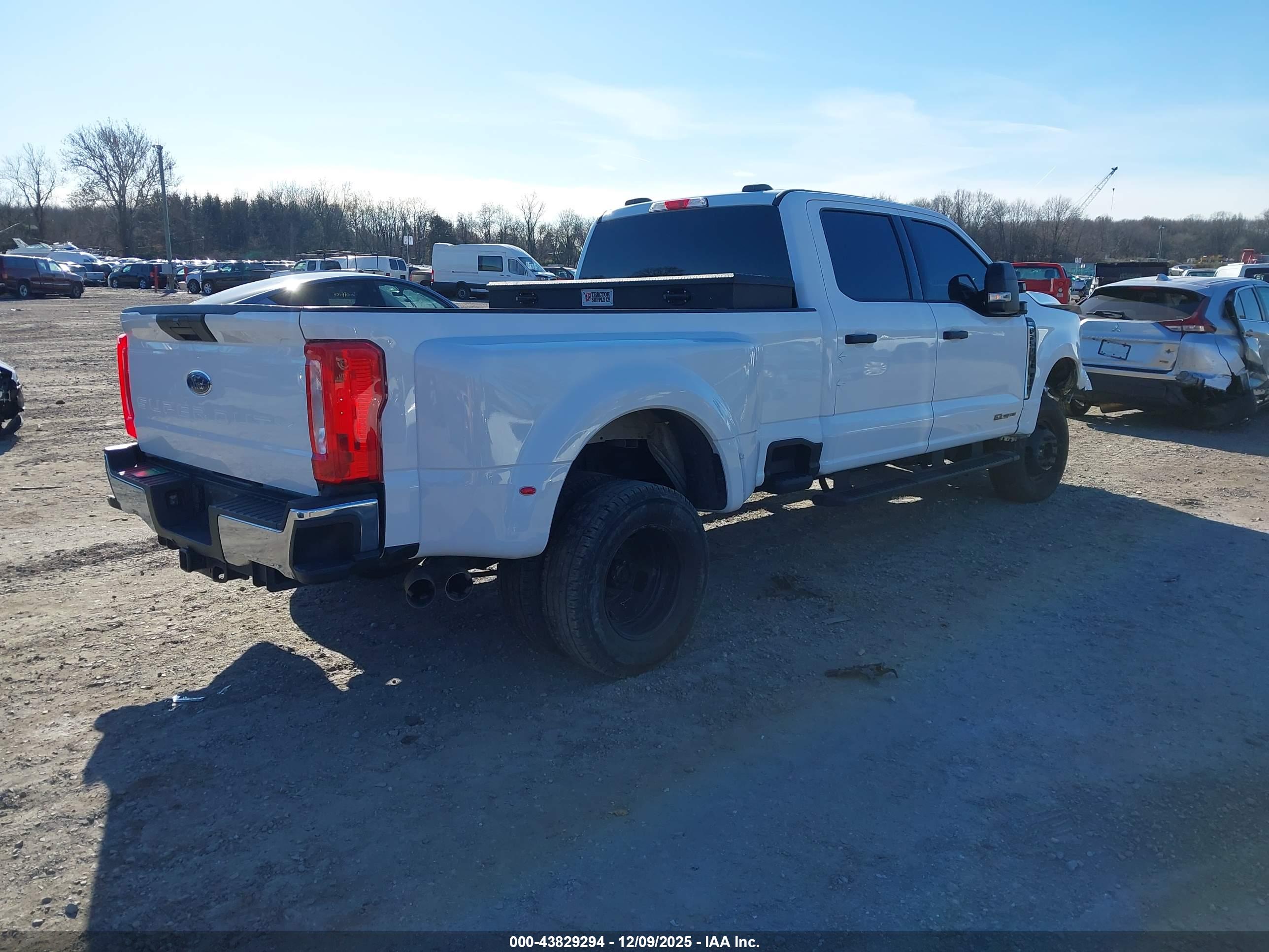 FORD F-350 image 4