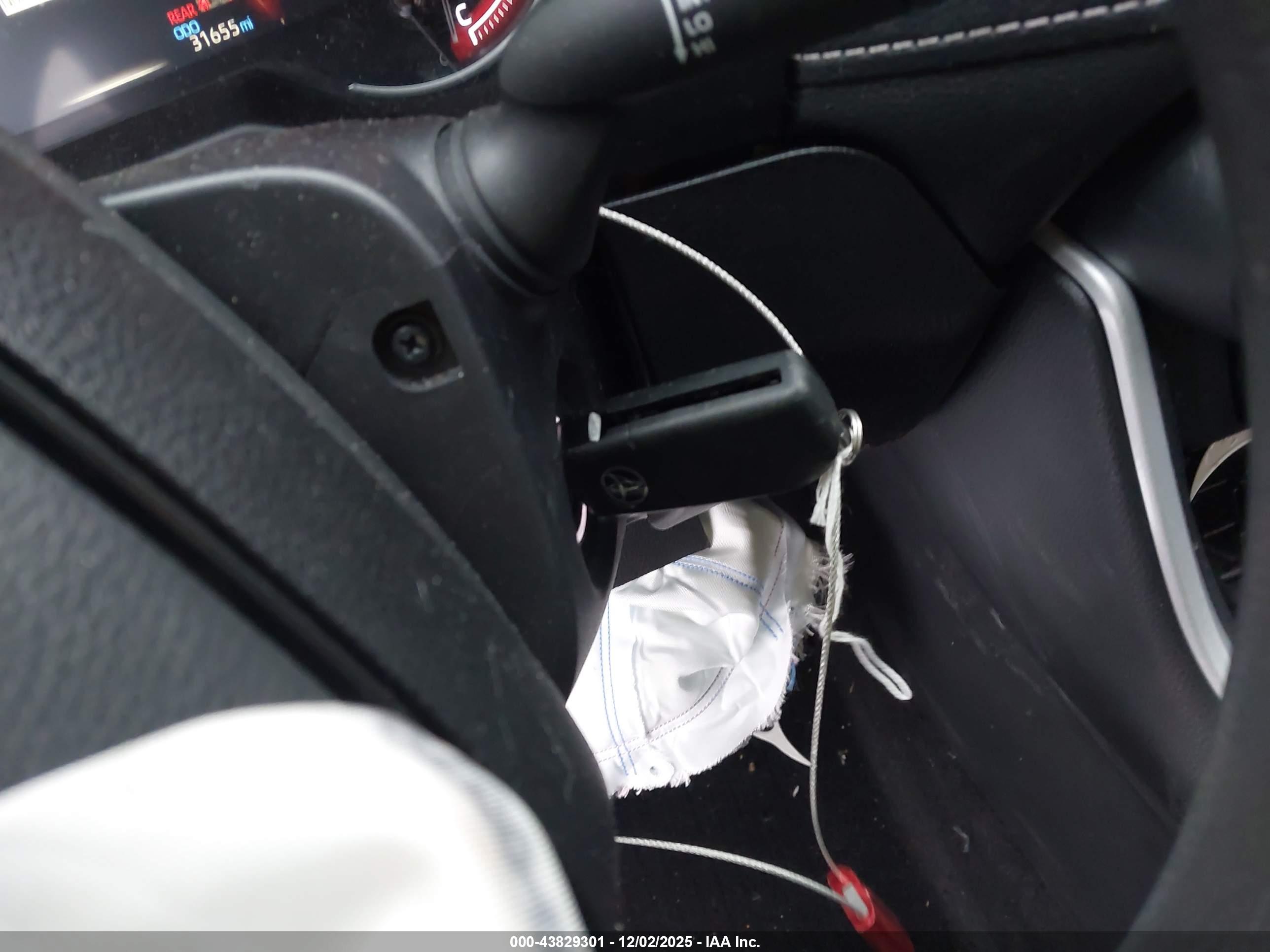 TOYOTA RAV4 image 11