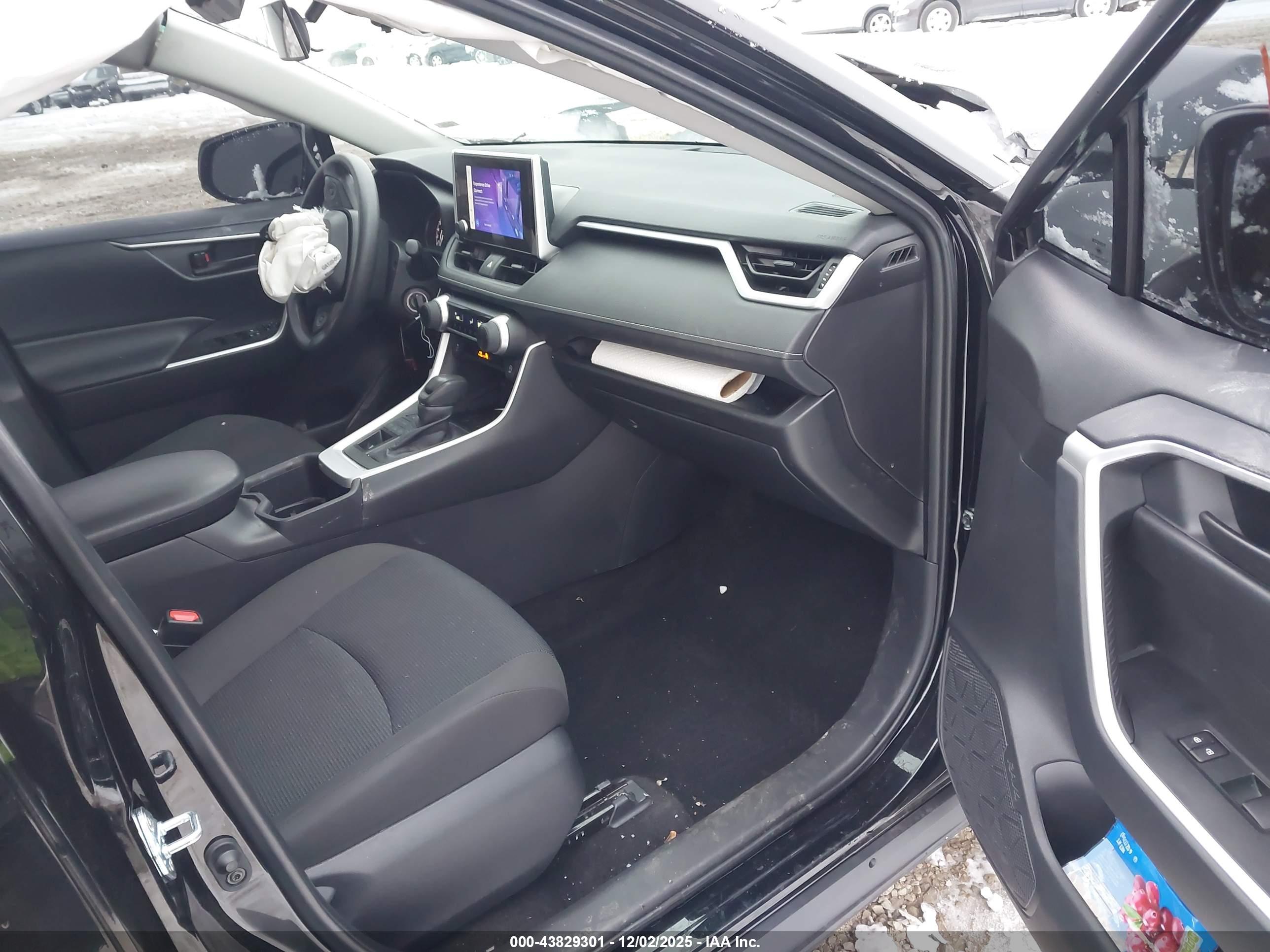 TOYOTA RAV4 image 5