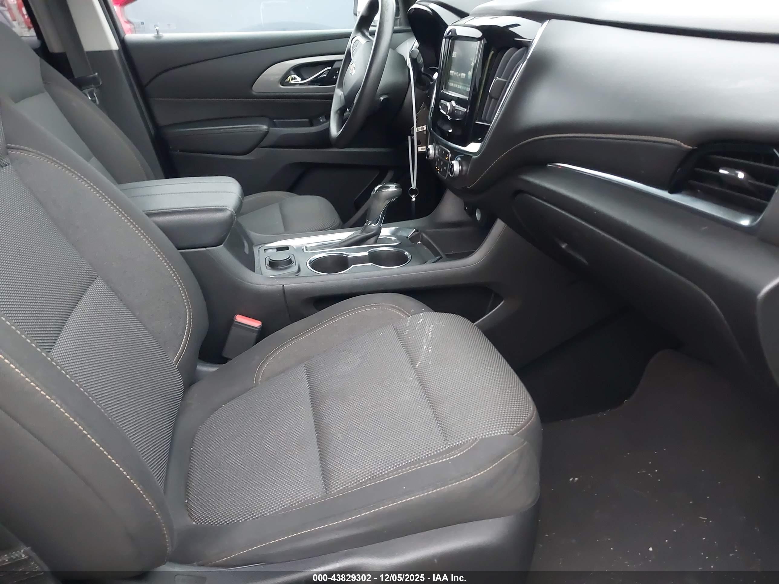 CHEVROLET TRAVERSE image 5