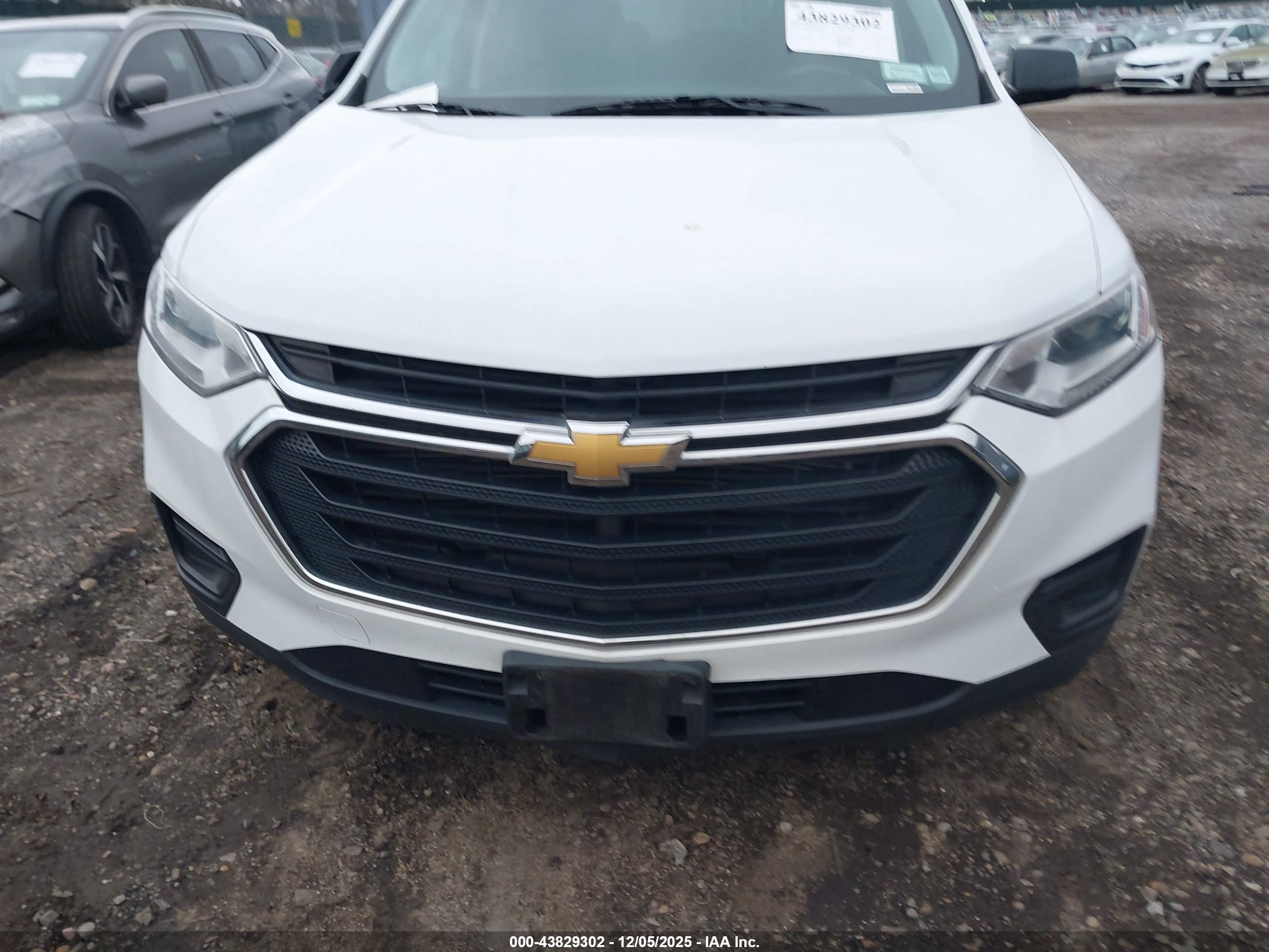 CHEVROLET TRAVERSE image 6
