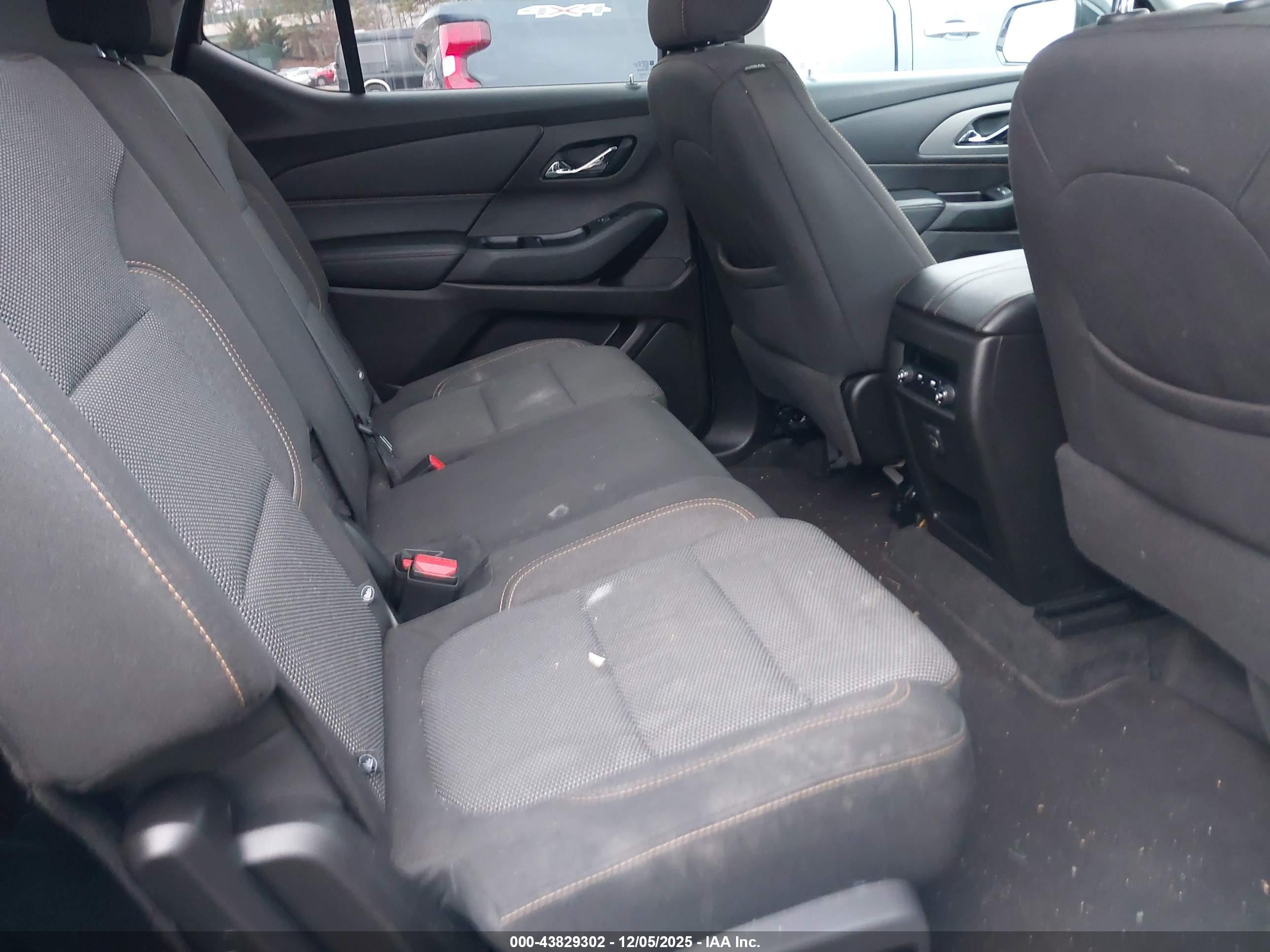 CHEVROLET TRAVERSE image 8