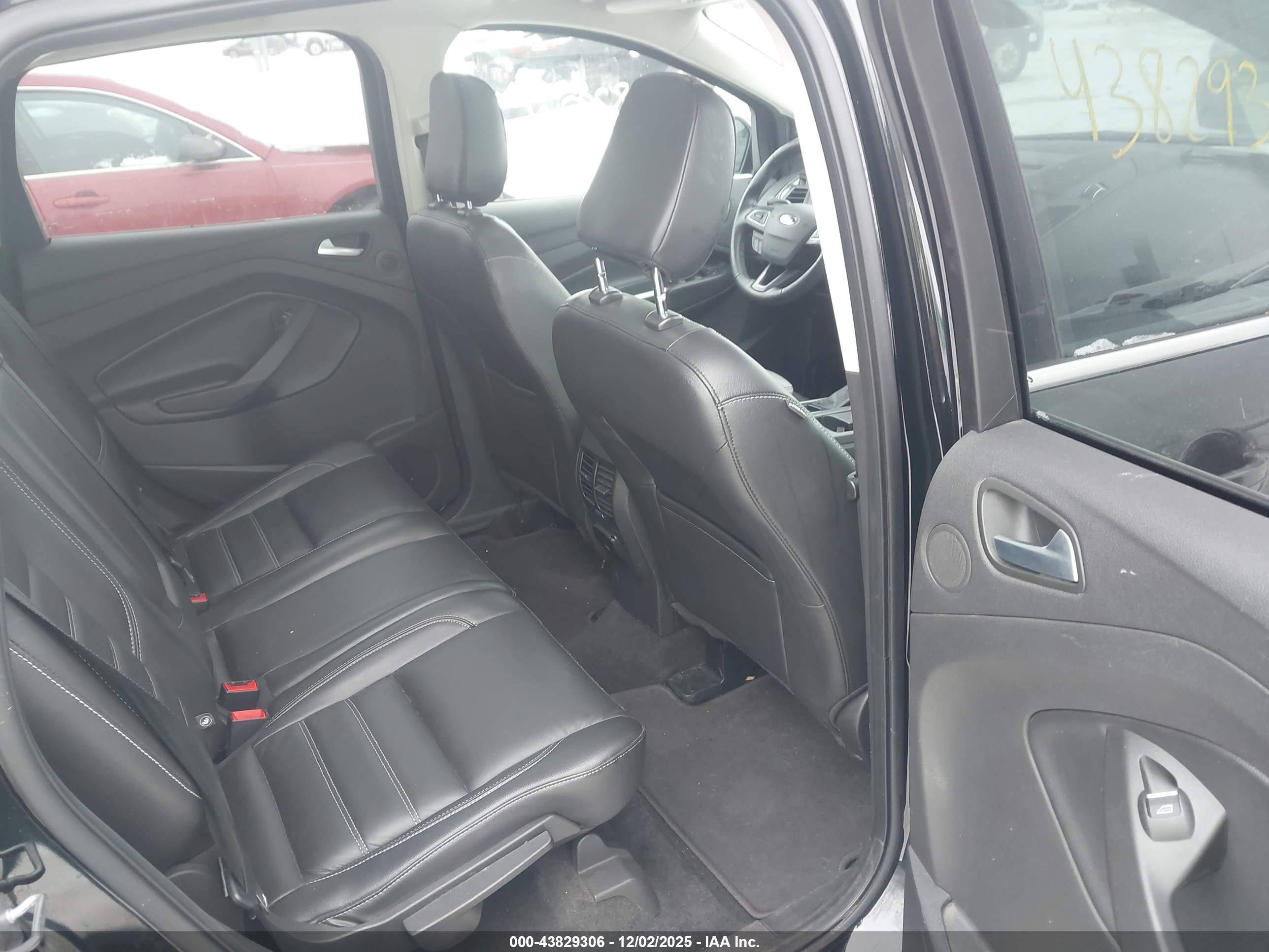 FORD ESCAPE image 8