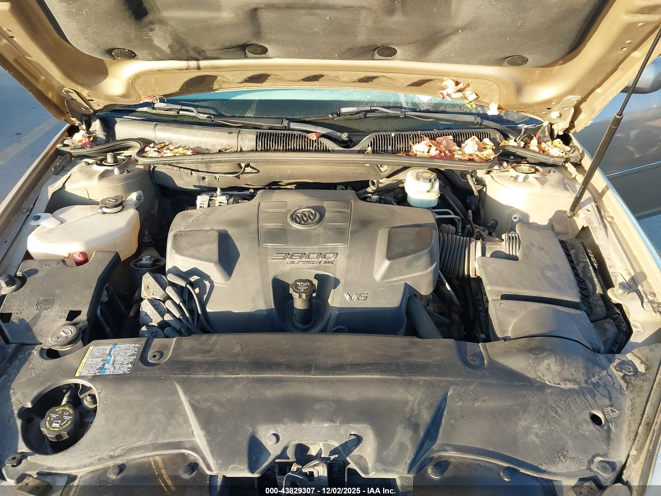 BUICK LUCERNE image 10