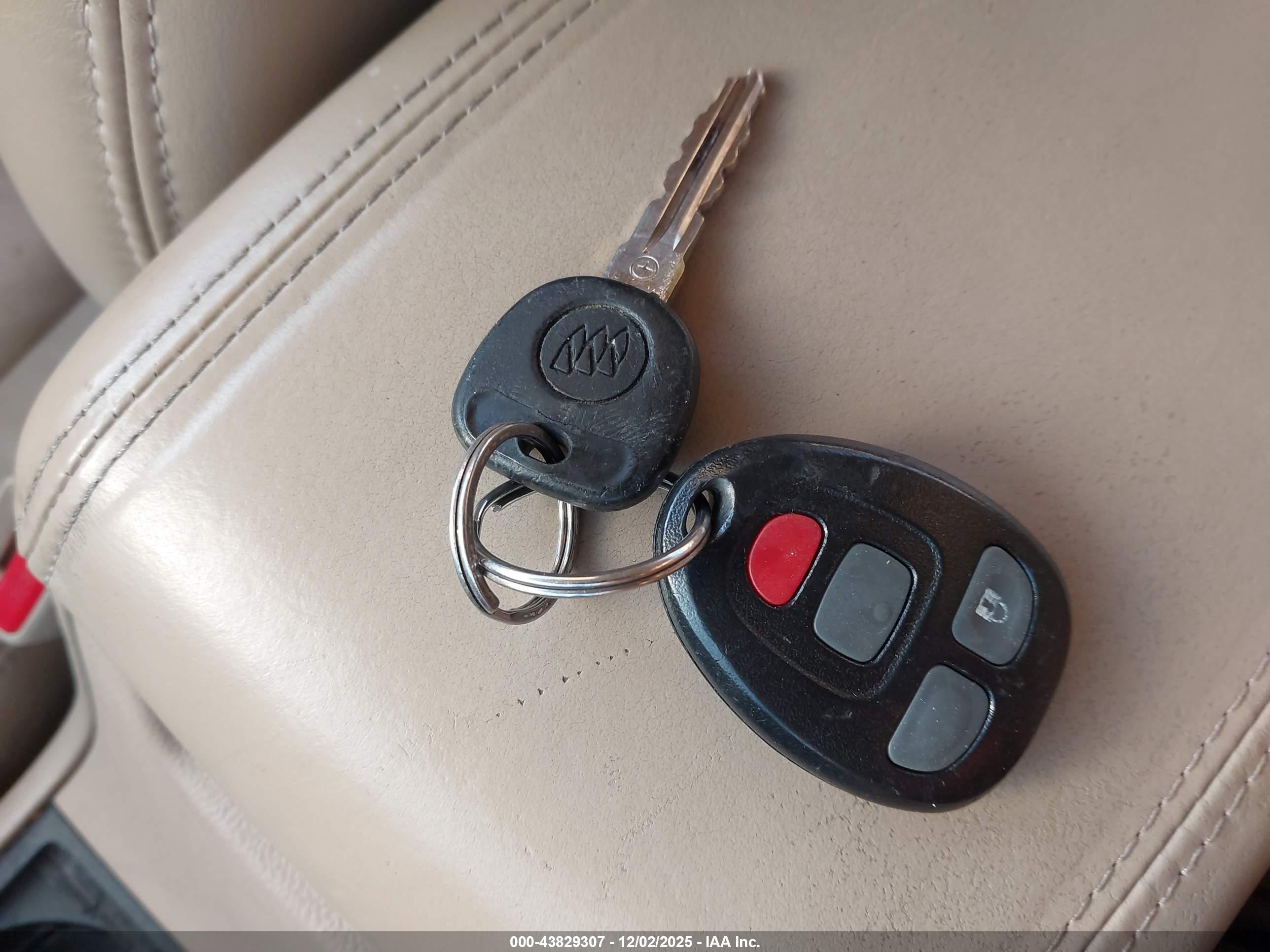 BUICK LUCERNE image 11