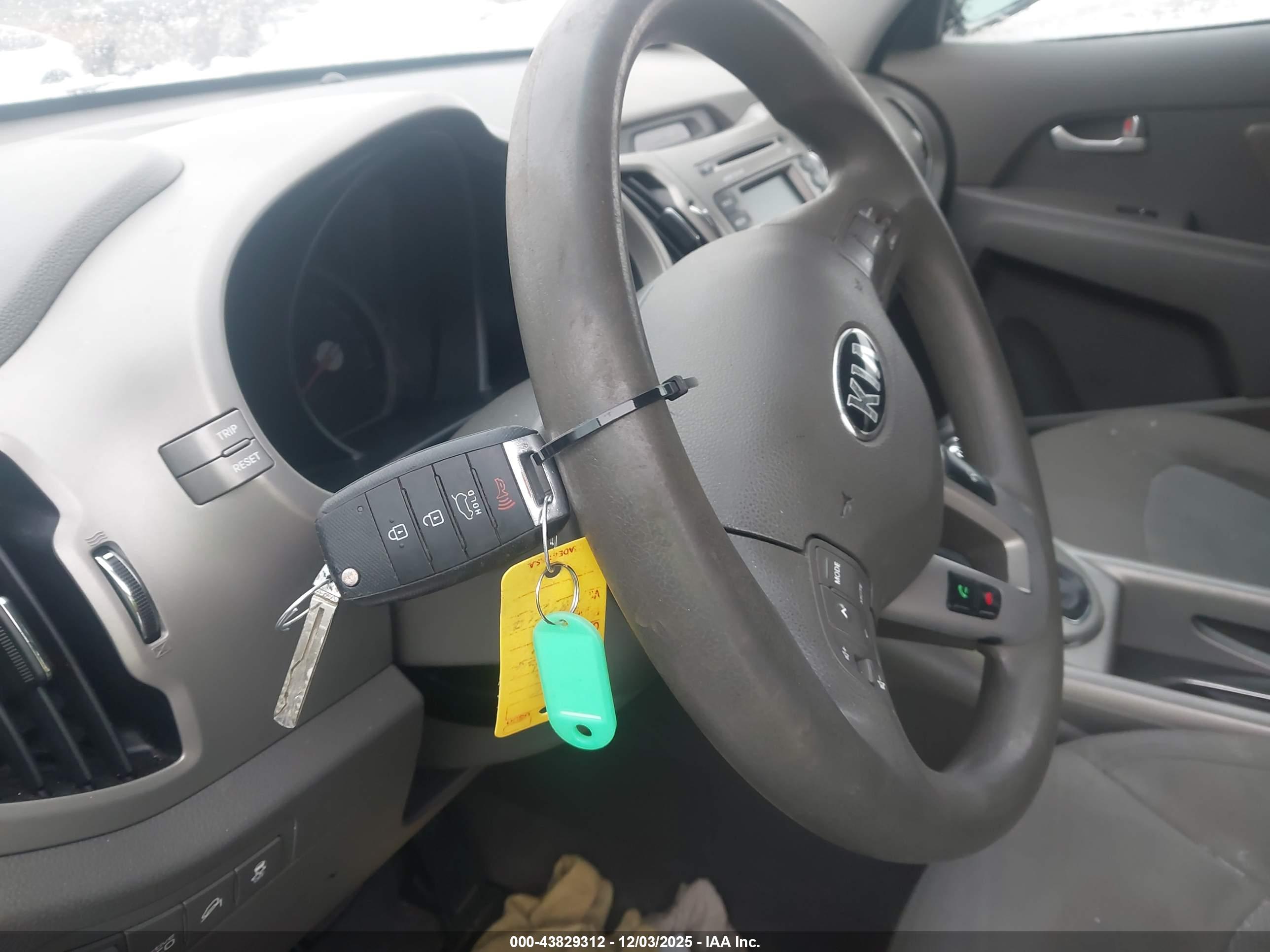 KIA SPORTAGE image 11