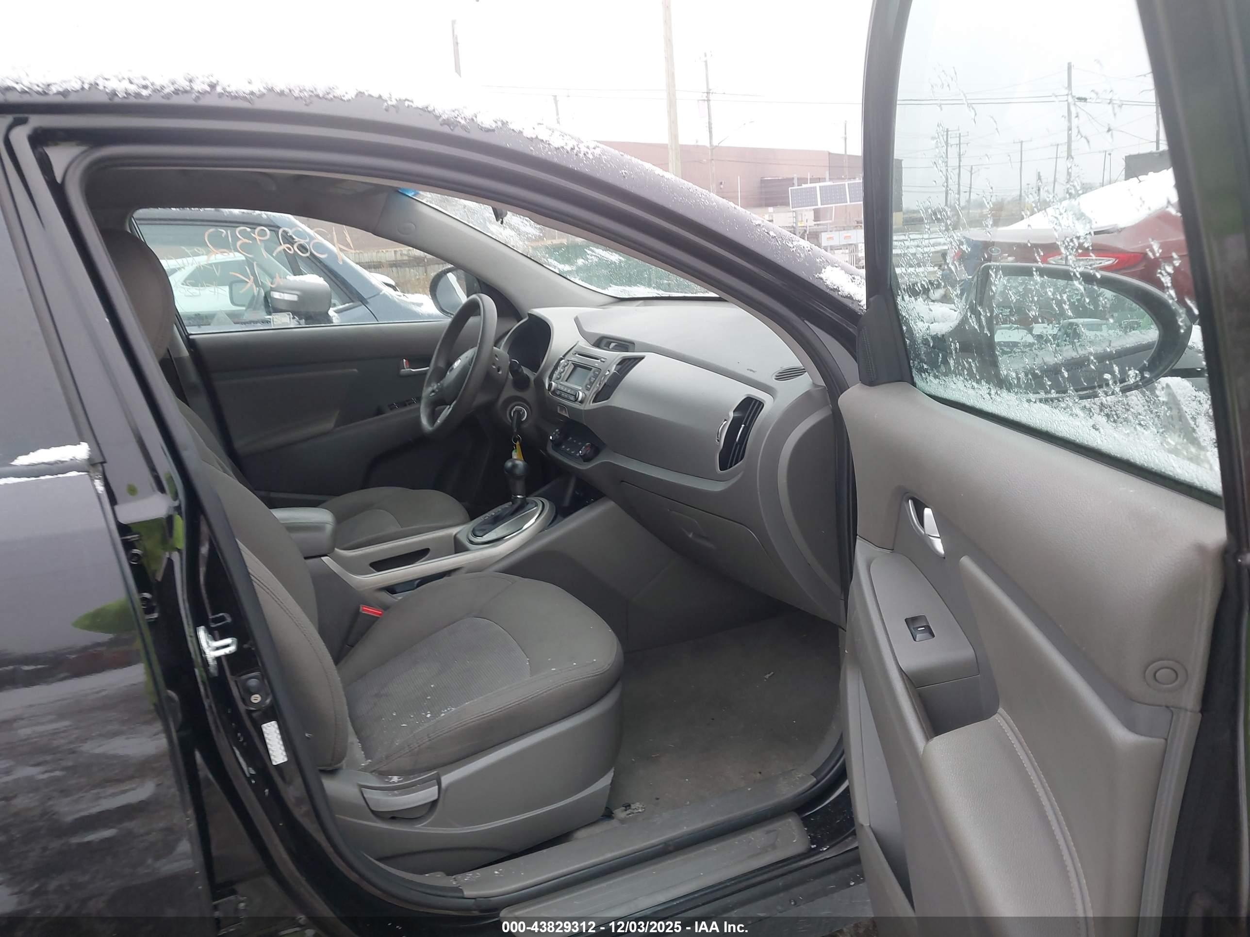 KIA SPORTAGE image 5