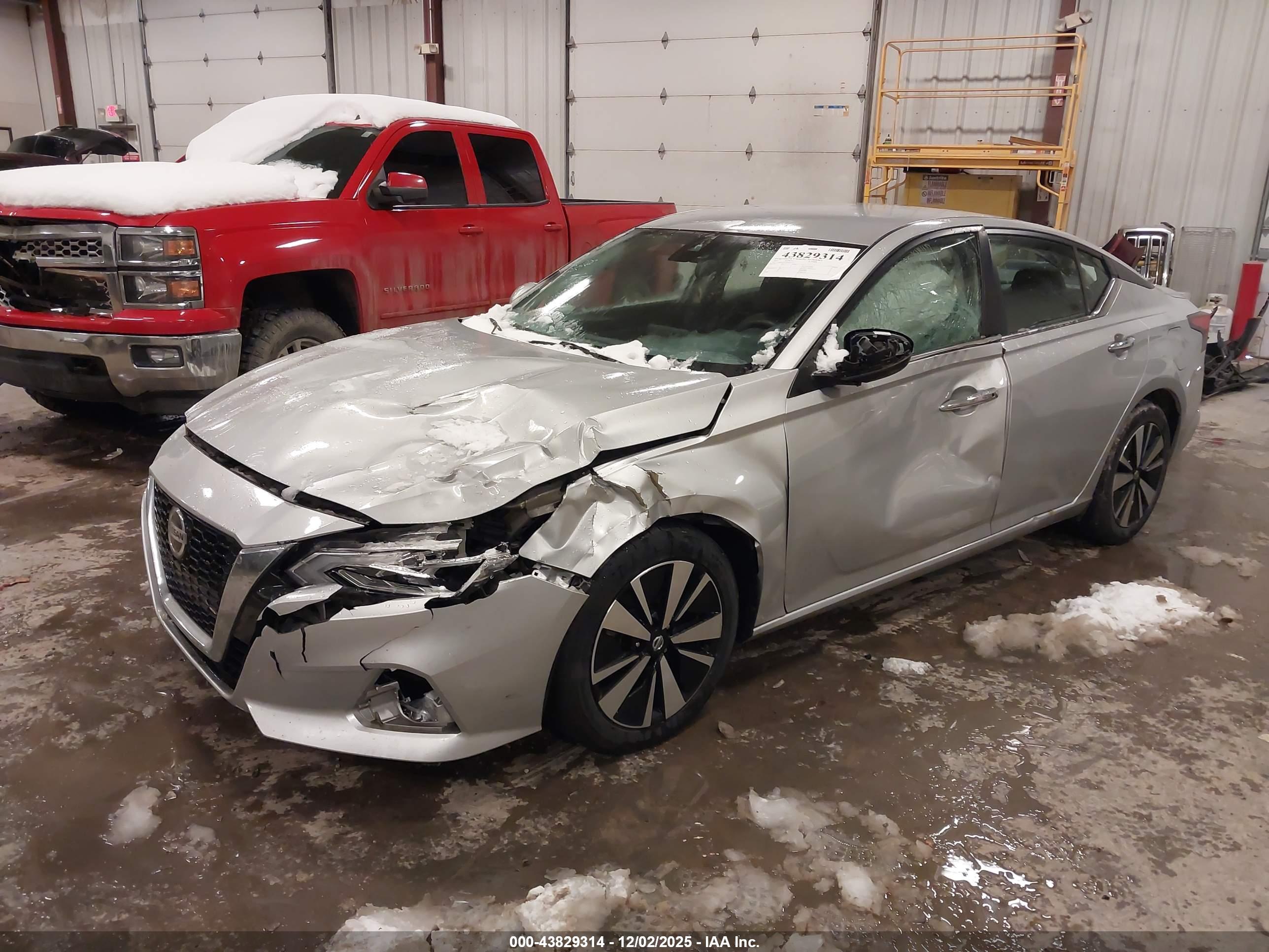 NISSAN ALTIMA image 2