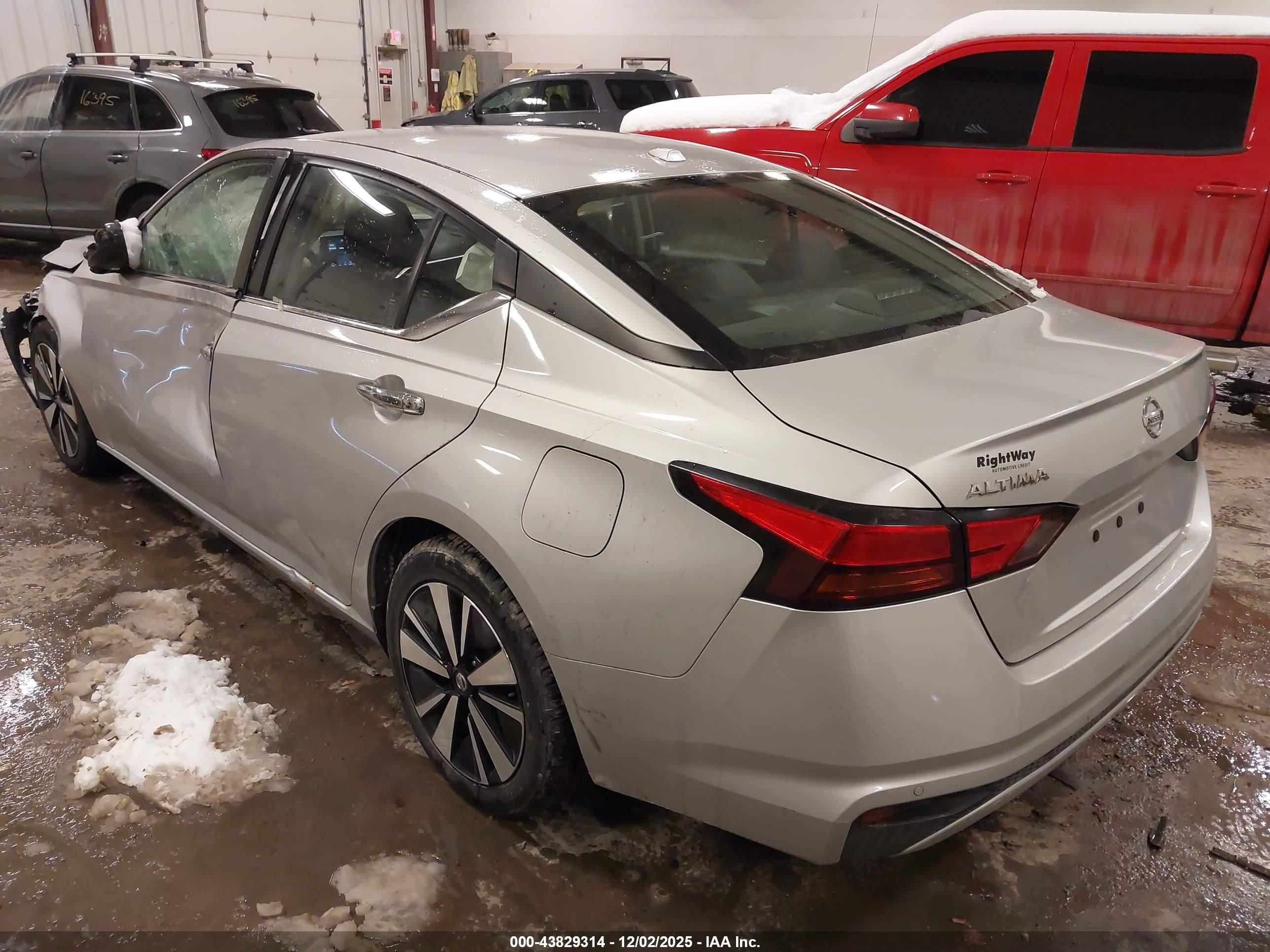 NISSAN ALTIMA image 3