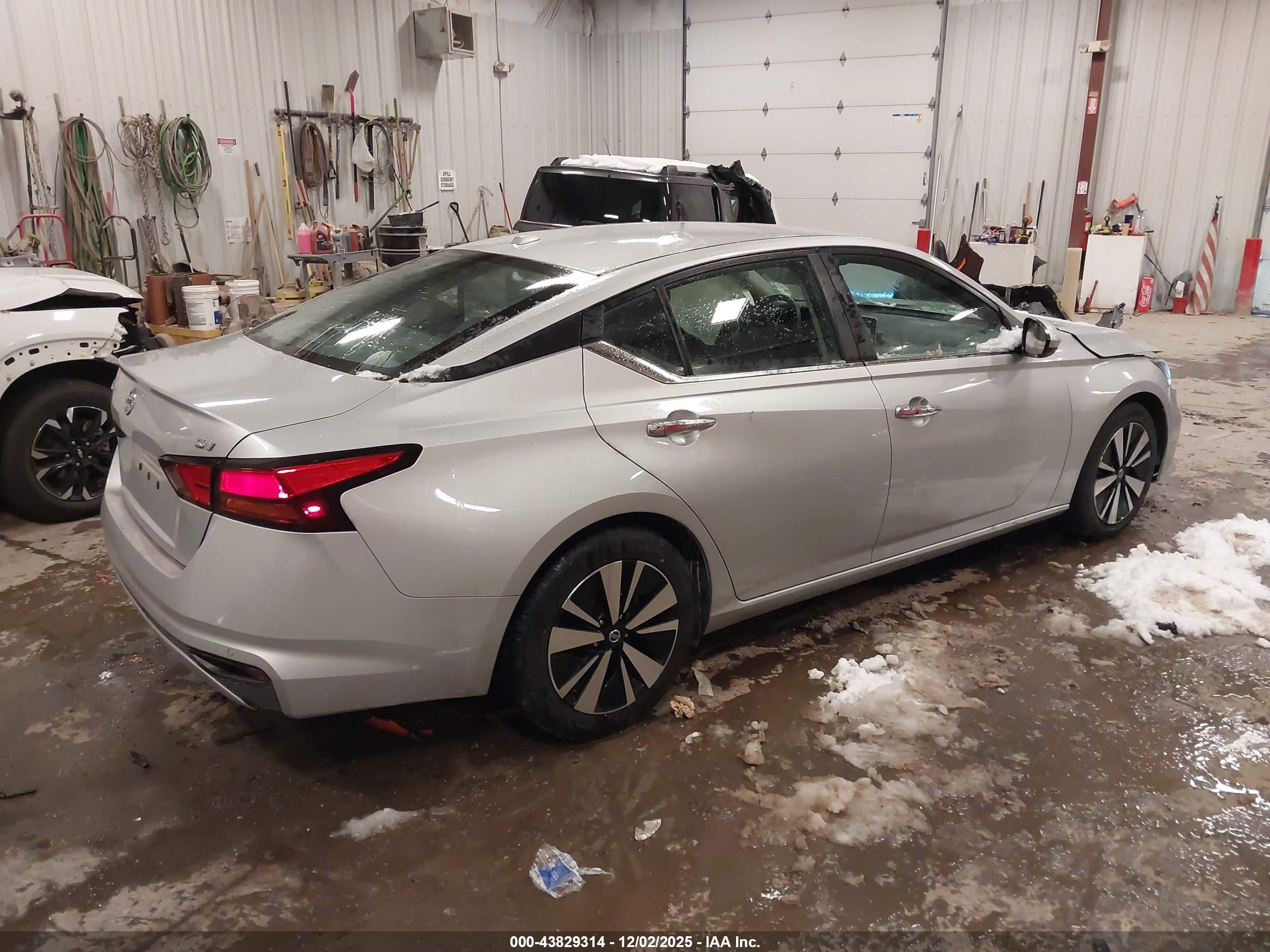 NISSAN ALTIMA image 4