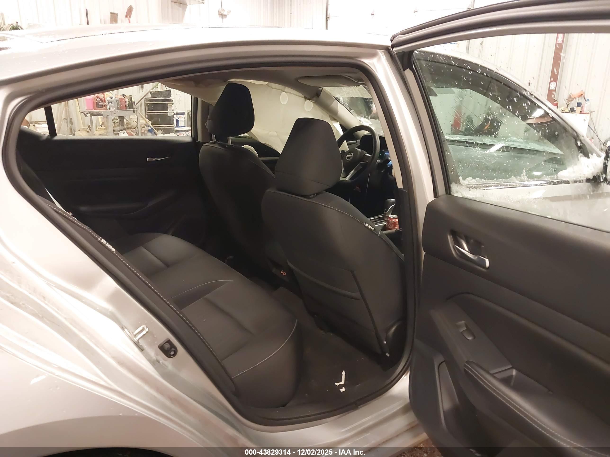 NISSAN ALTIMA image 8