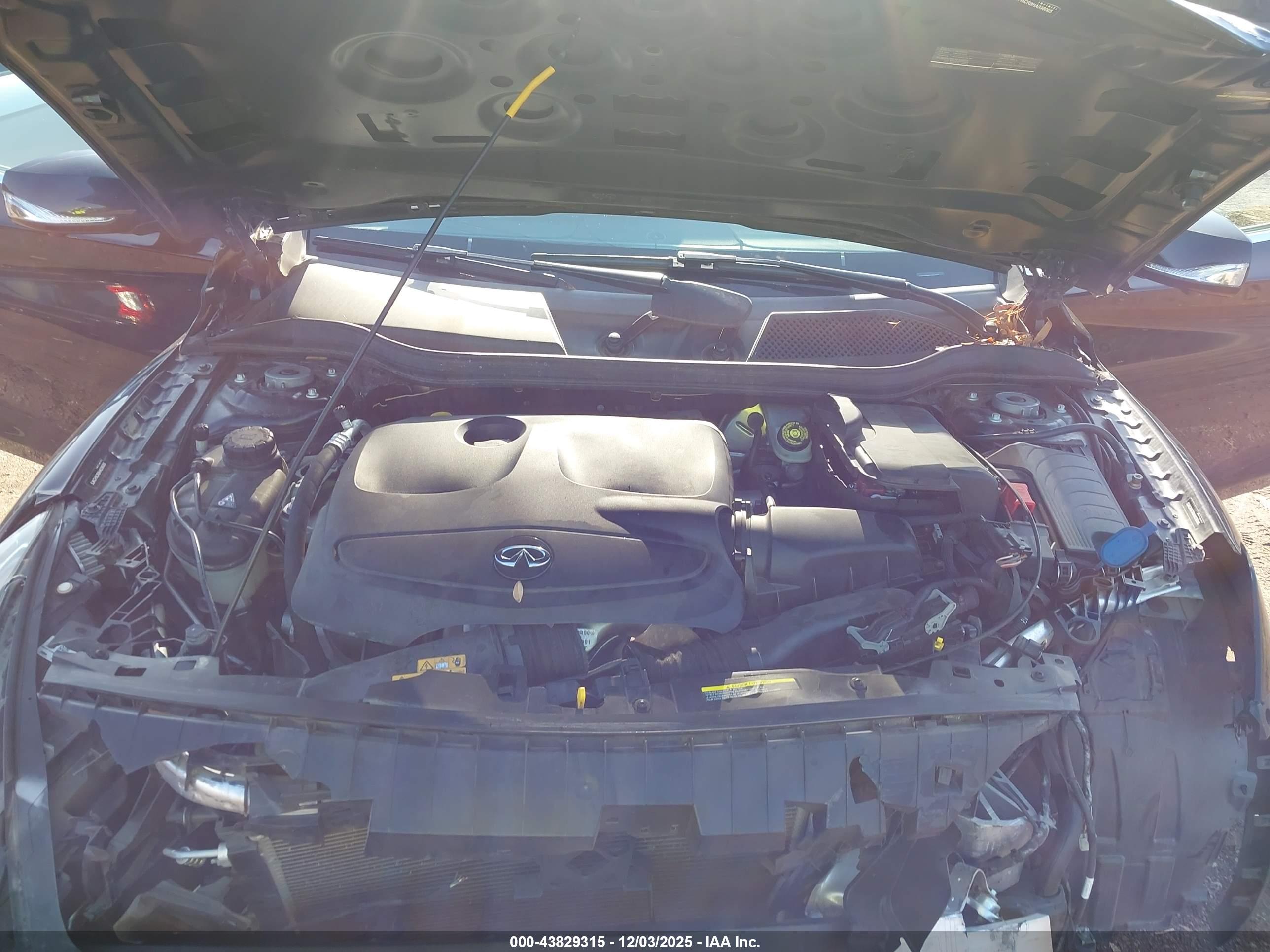 INFINITI QX30 image 10