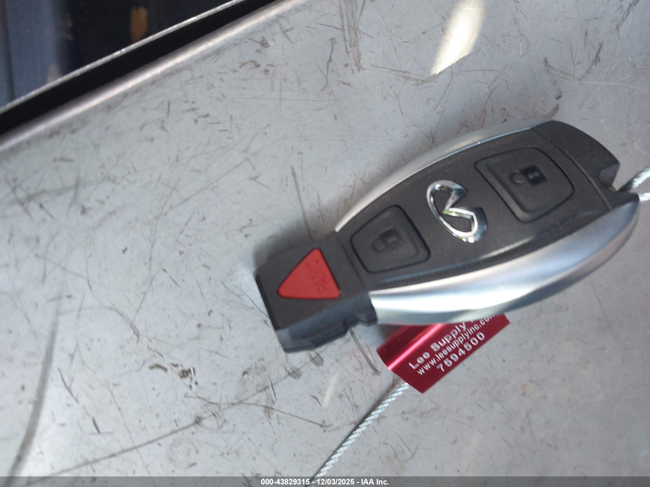 INFINITI QX30 image 11