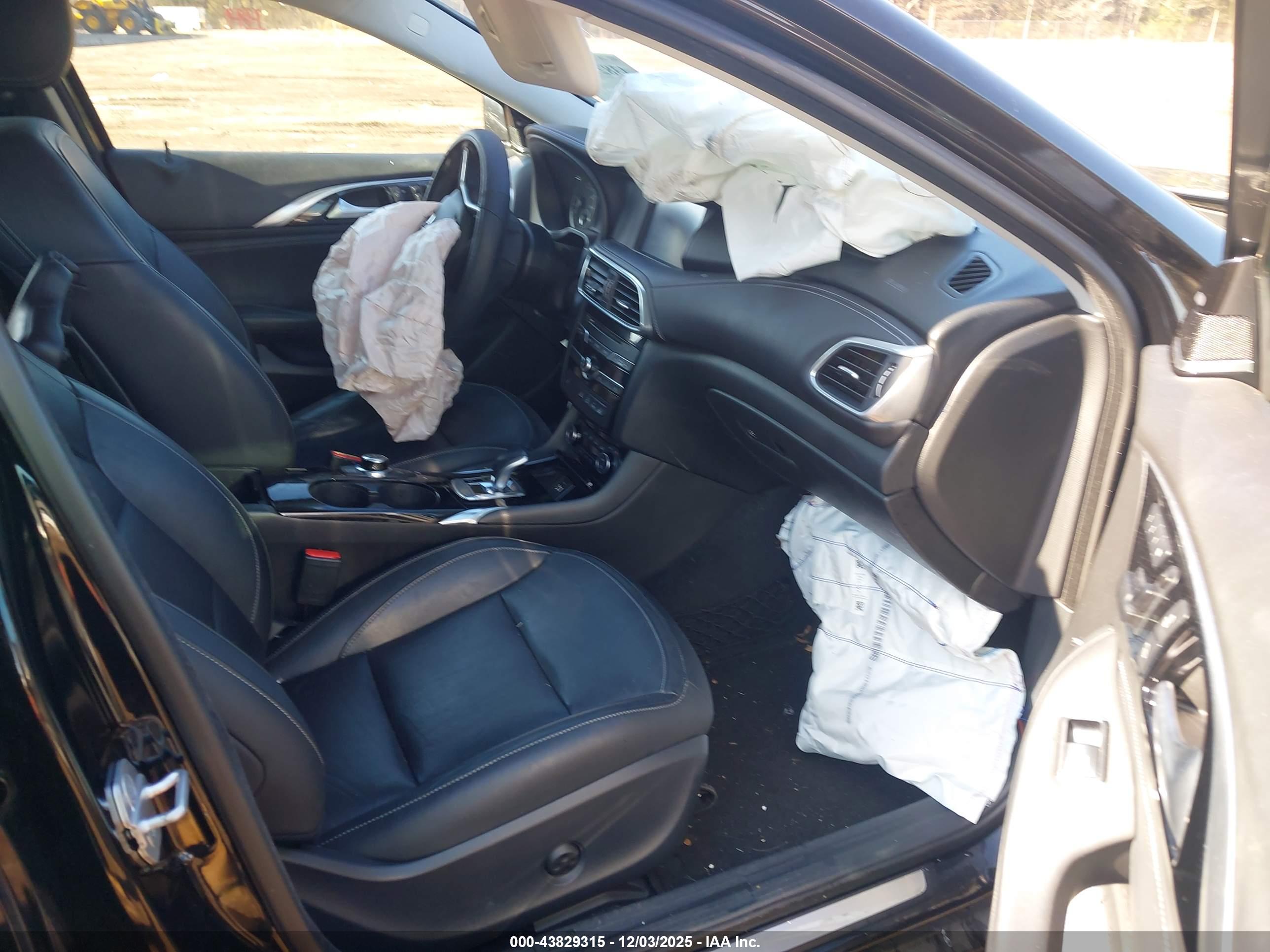 INFINITI QX30 image 5