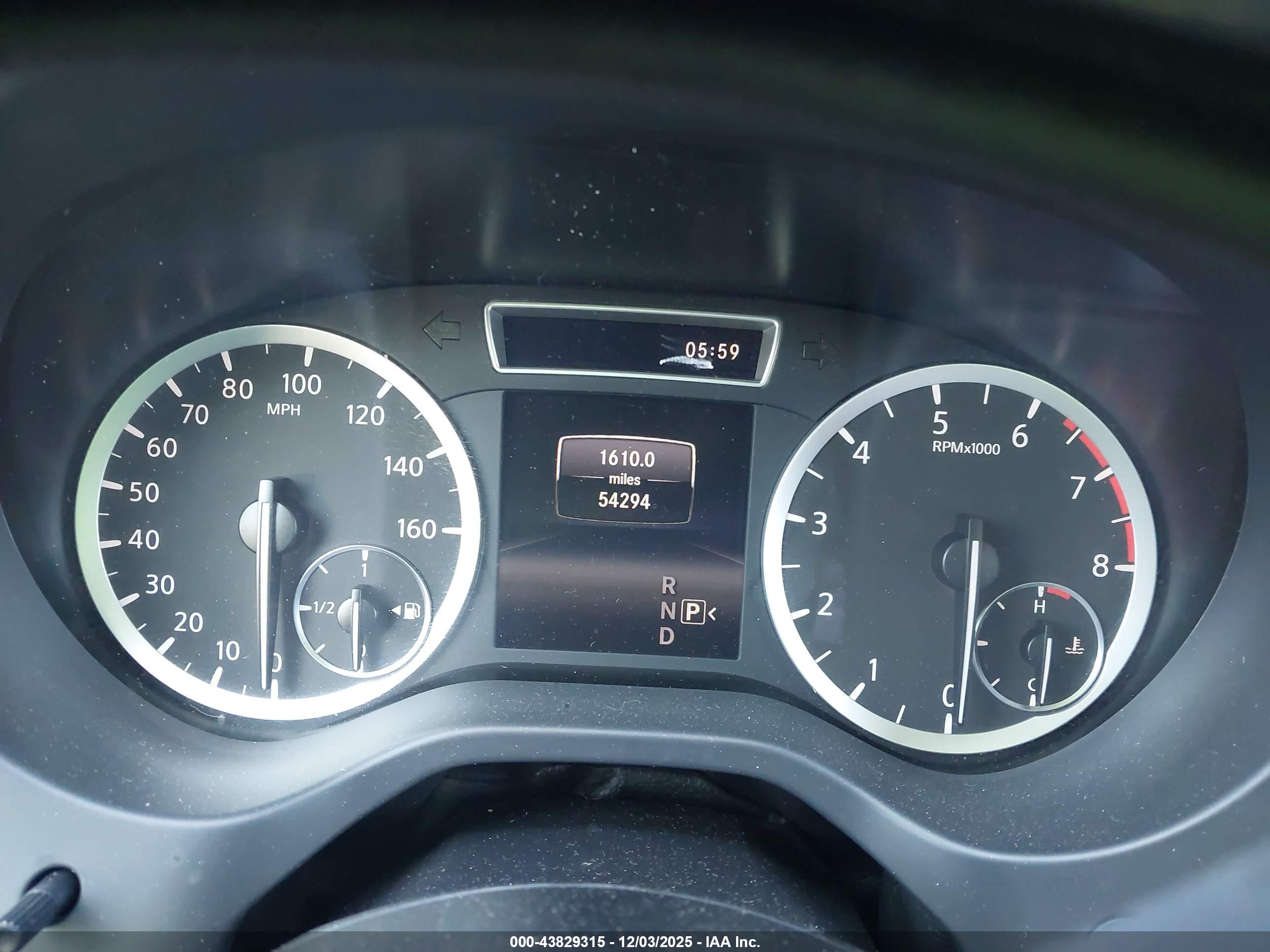 INFINITI QX30 image 7