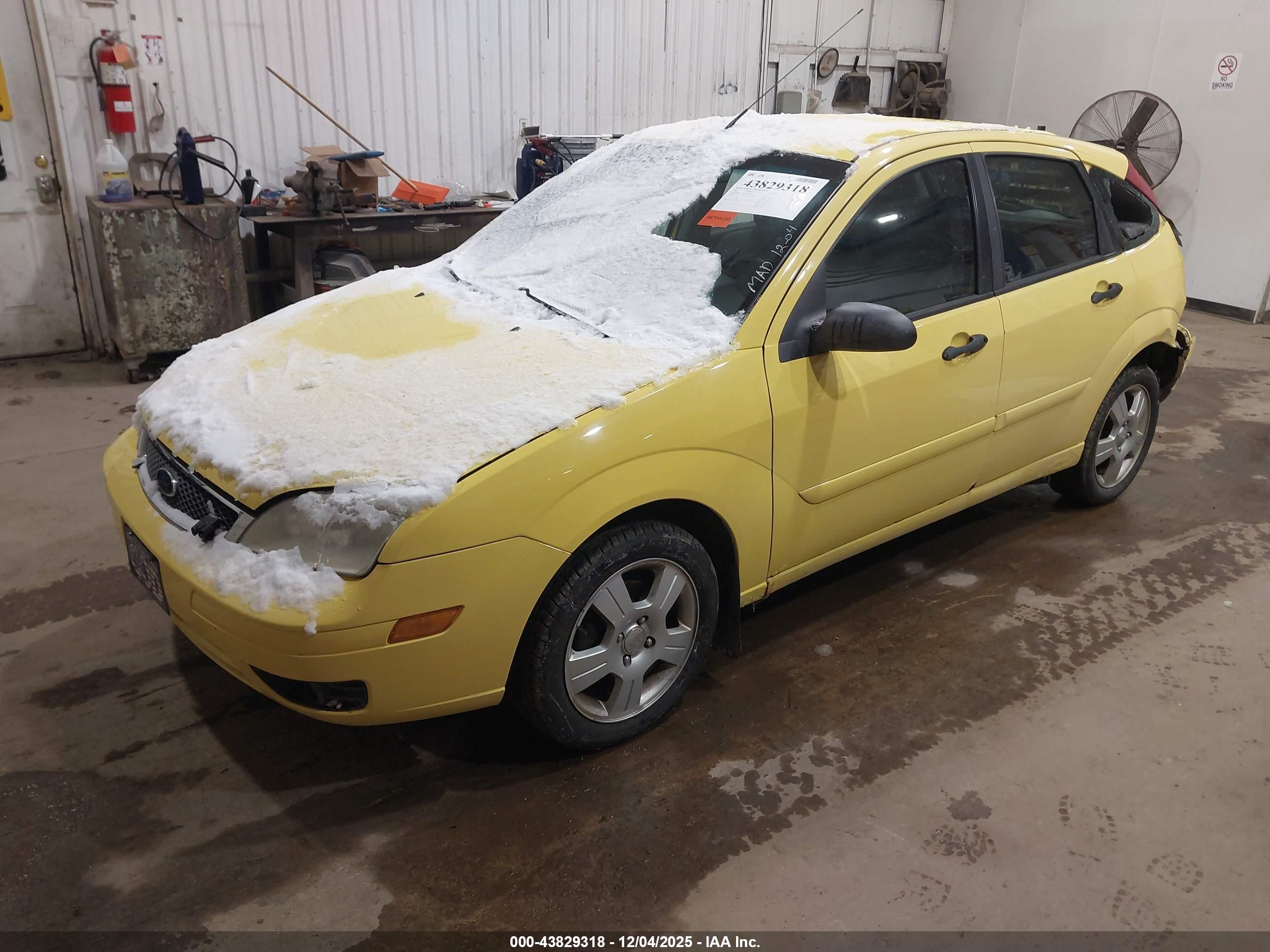 FORD FOCUS image 2