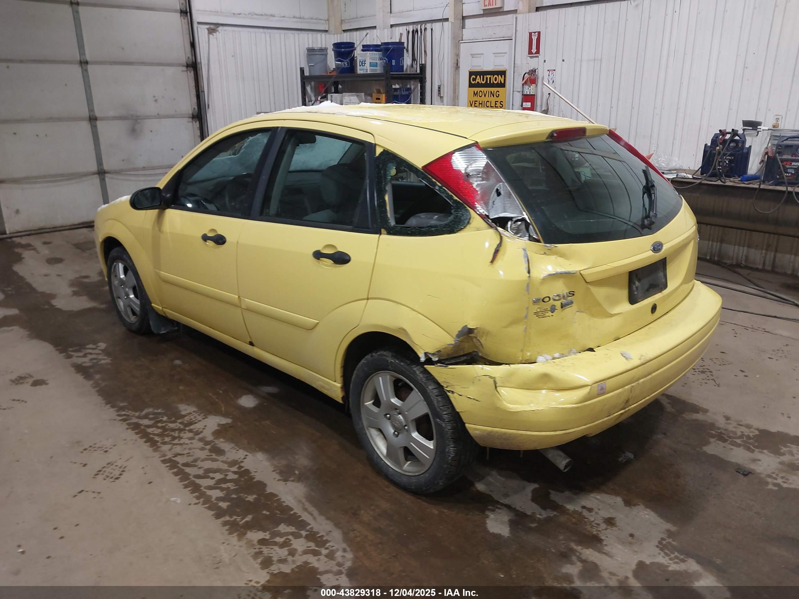 FORD FOCUS image 3