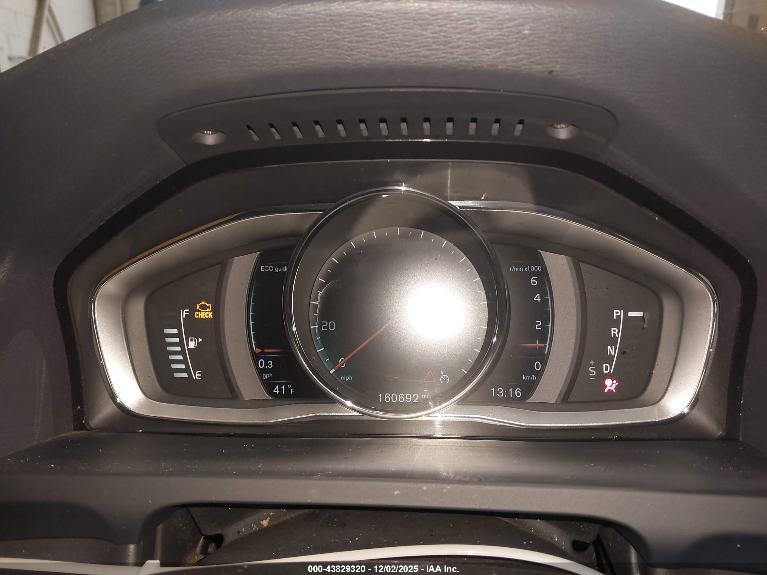 VOLVO V60 image 7