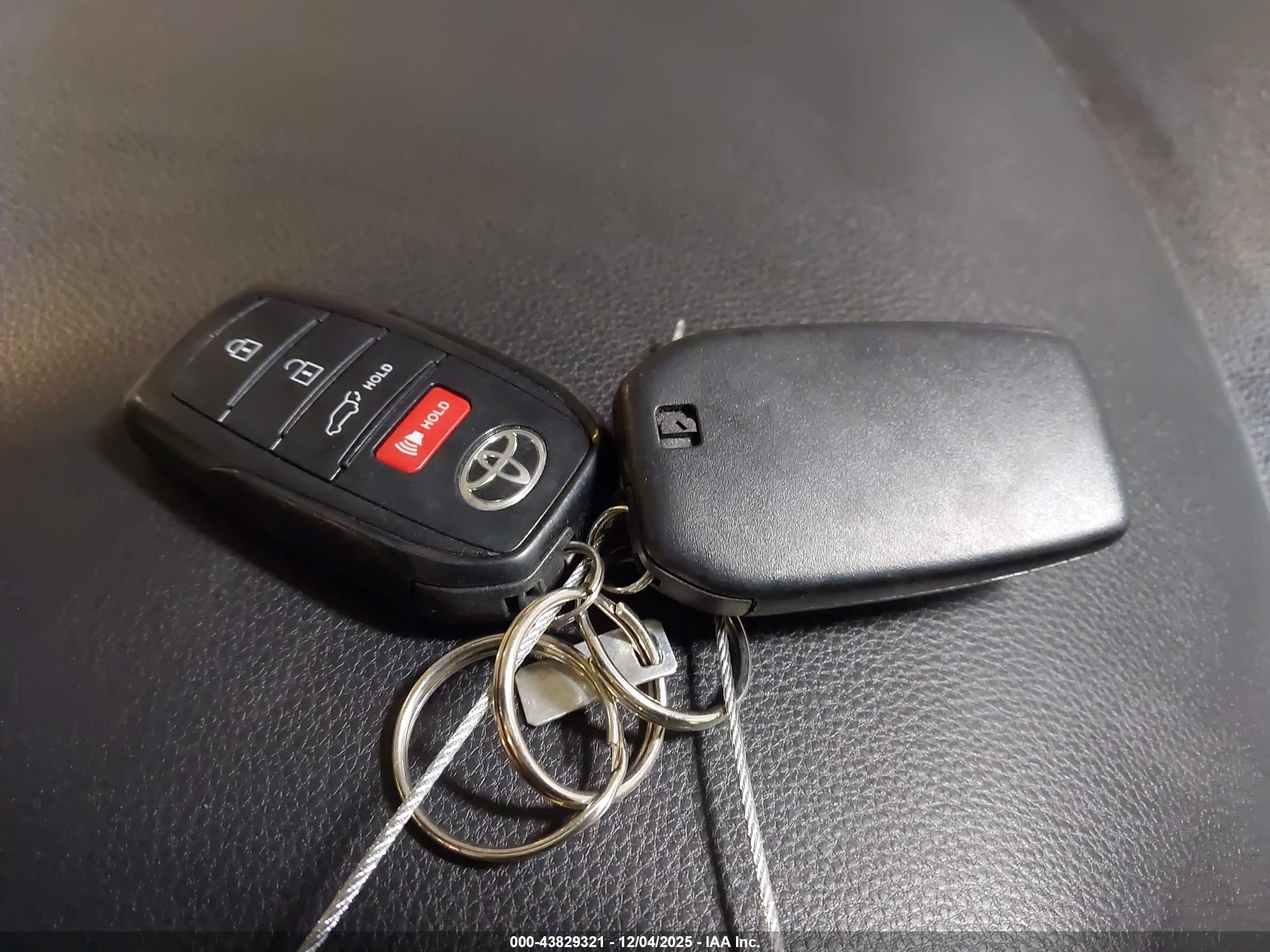 TOYOTA COROLLA image 11