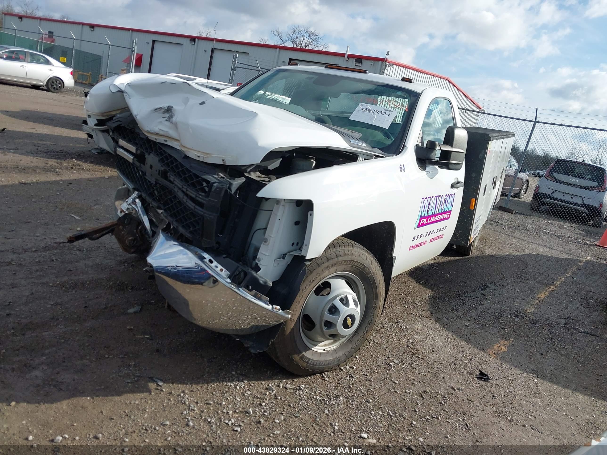 CHEVROLET SILVERADO image 2