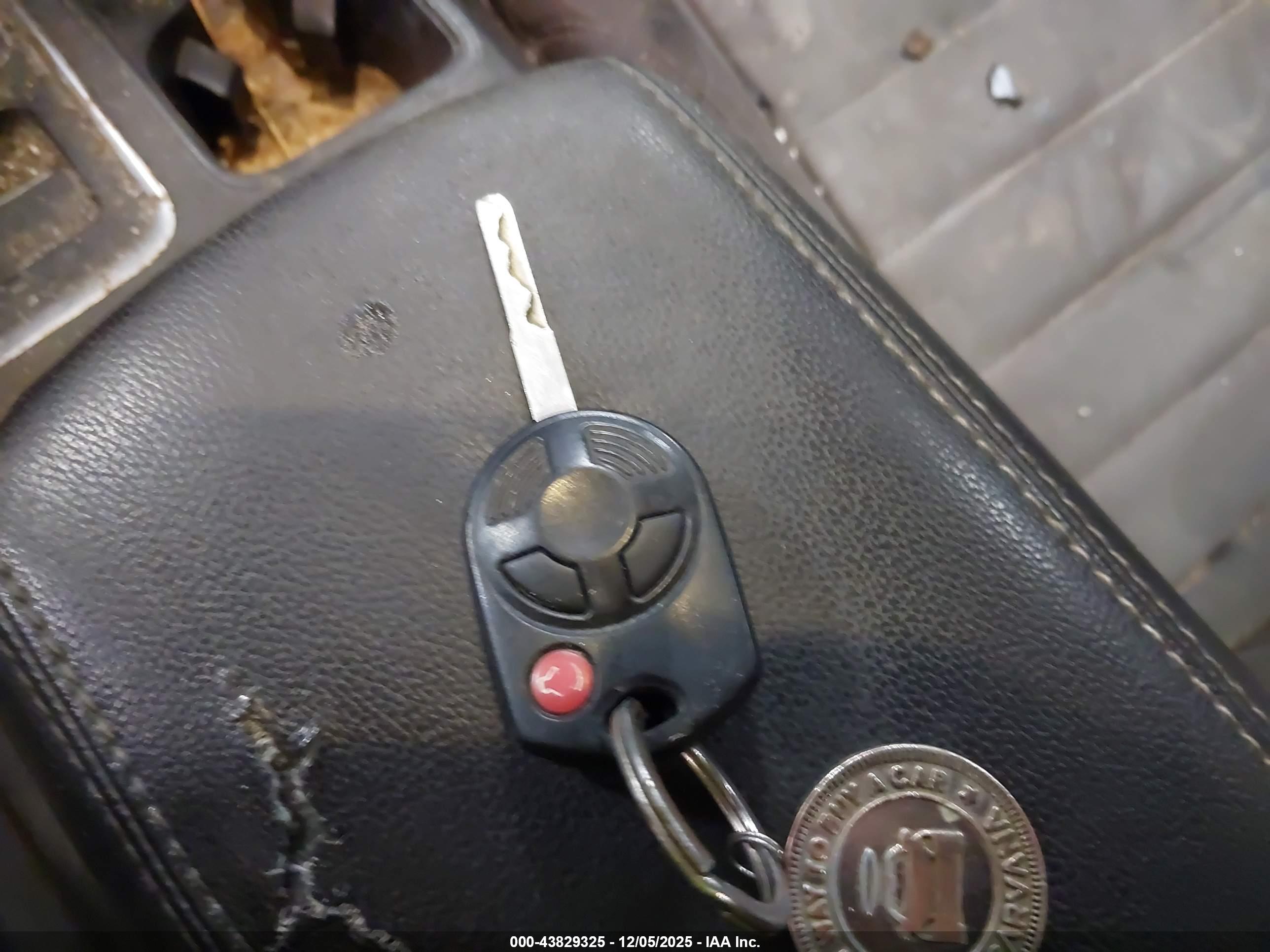 FORD ESCAPE image 11