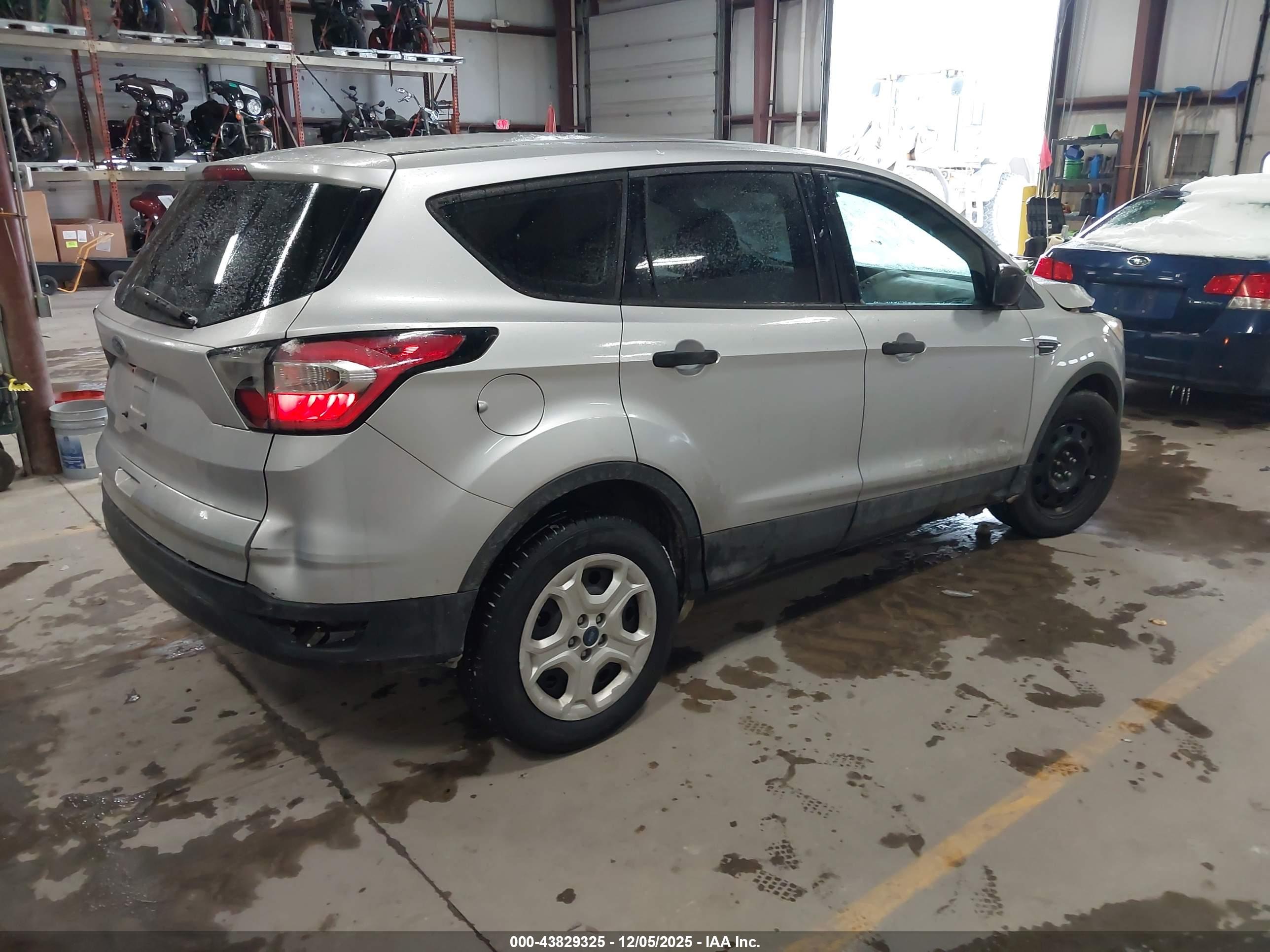 FORD ESCAPE image 4