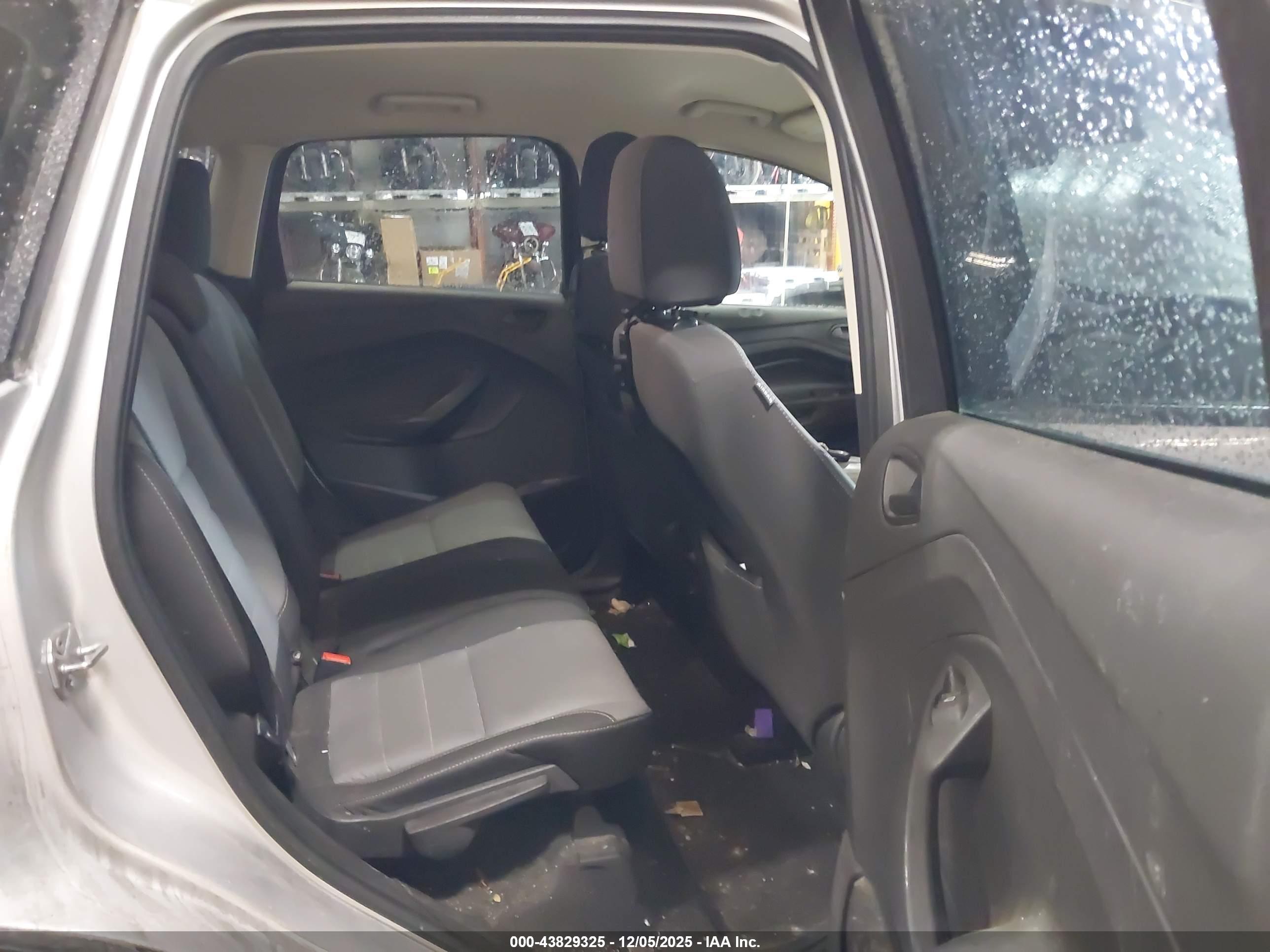 FORD ESCAPE image 8