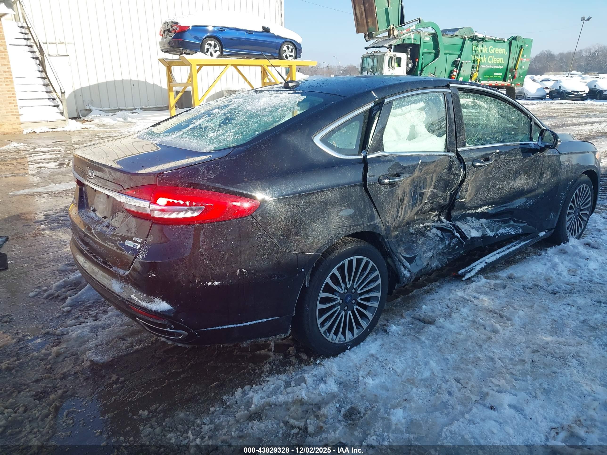 FORD FUSION image 4