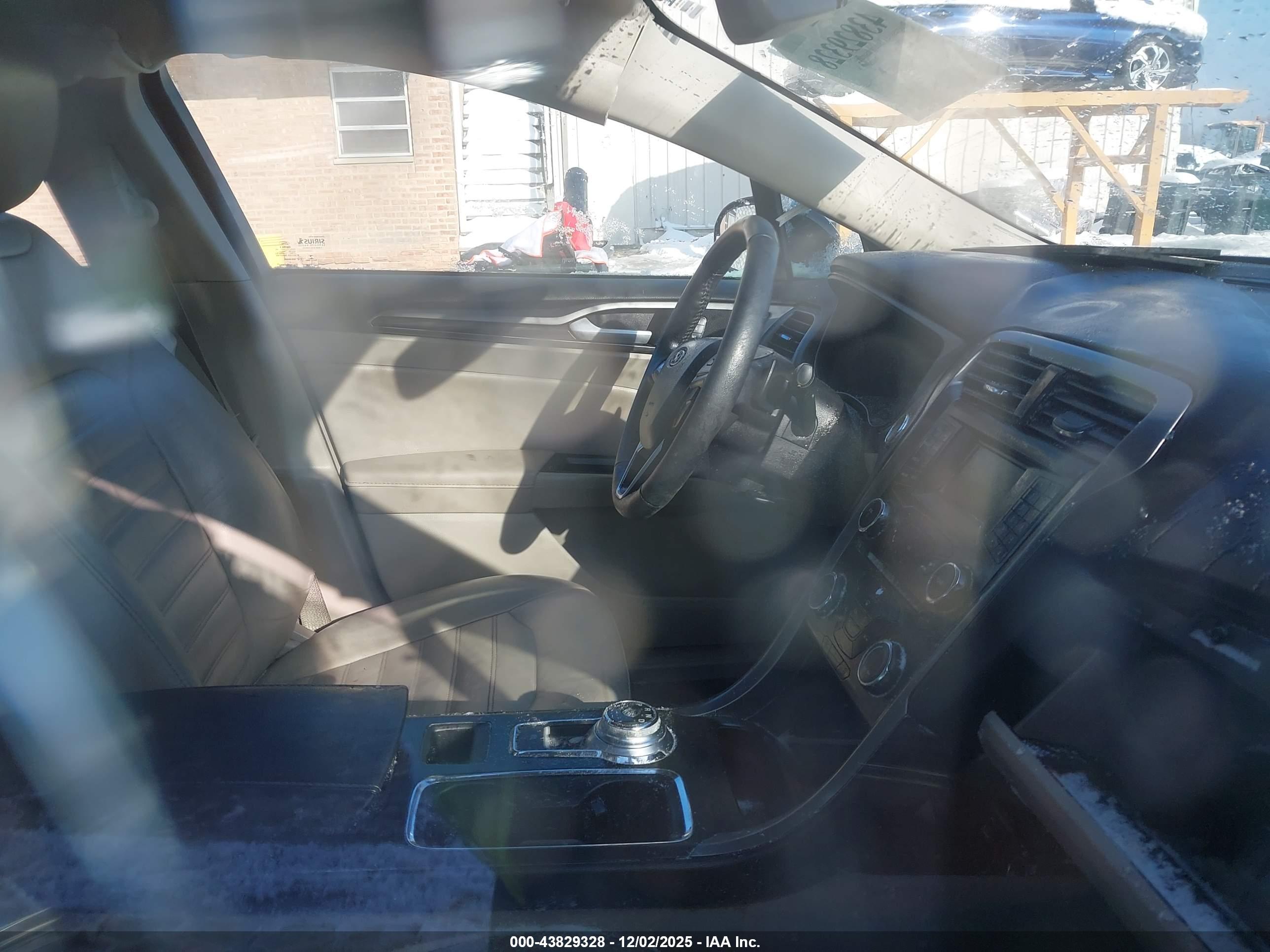 FORD FUSION image 5