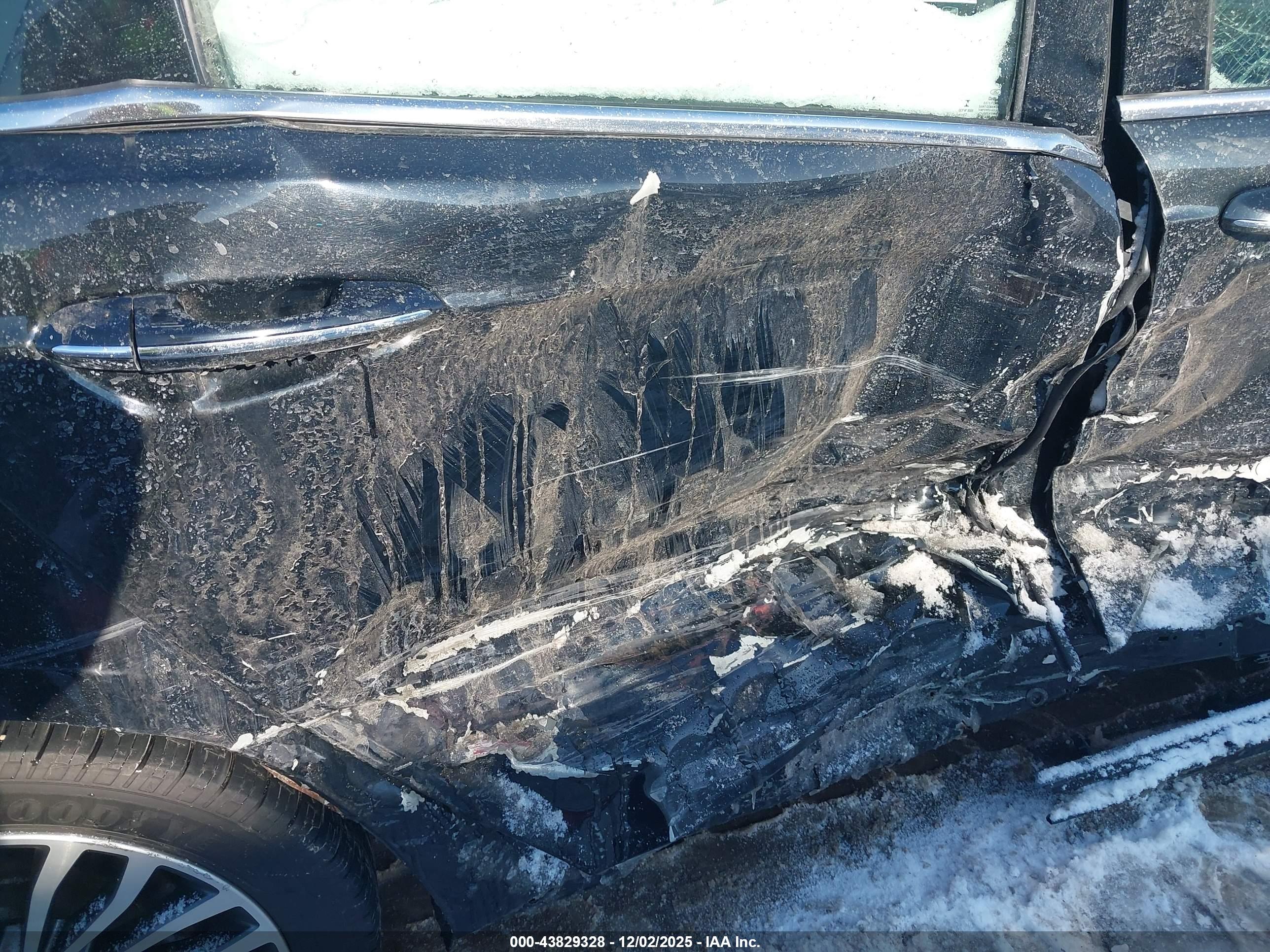 FORD FUSION image 6