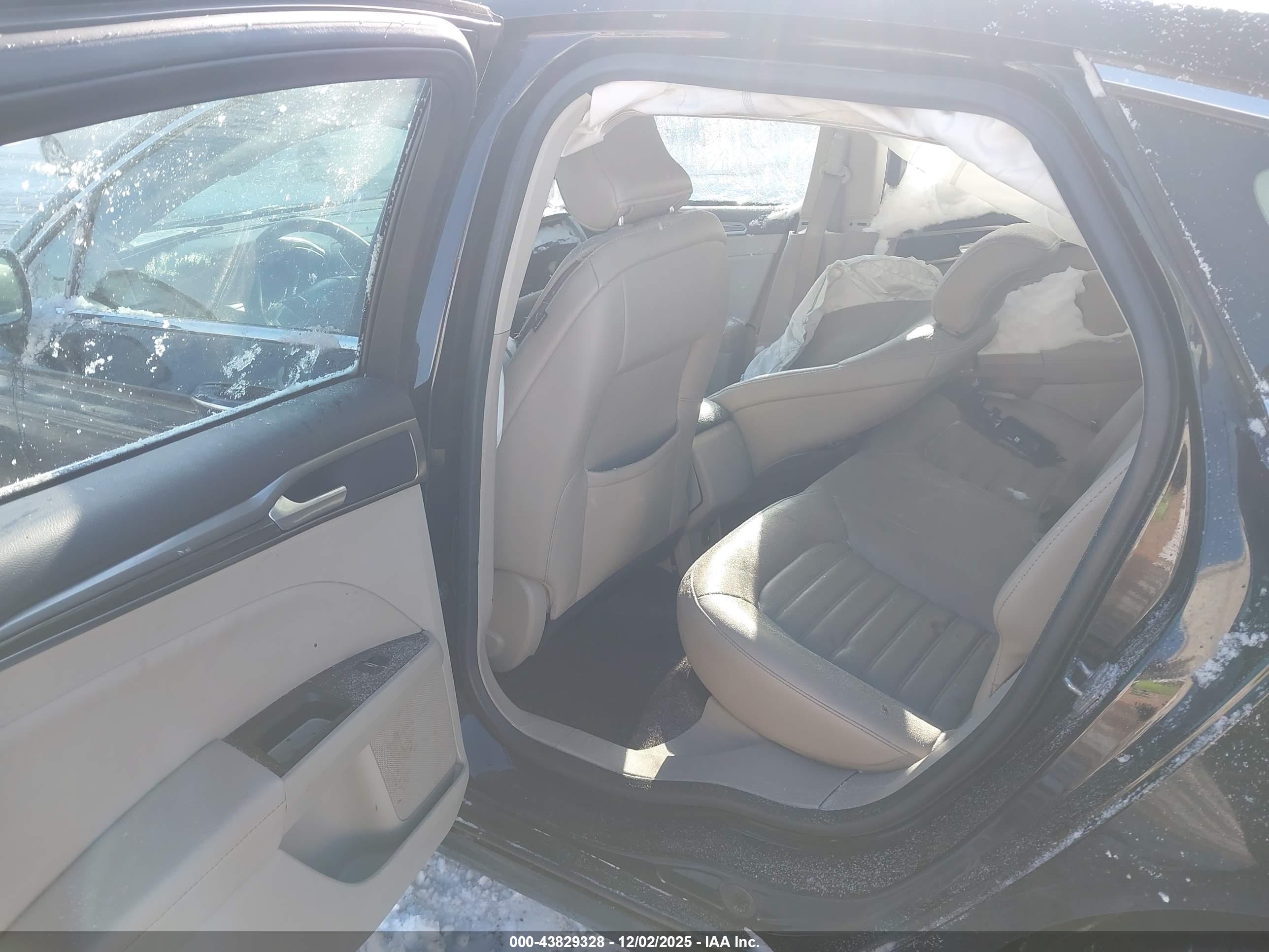 FORD FUSION image 8