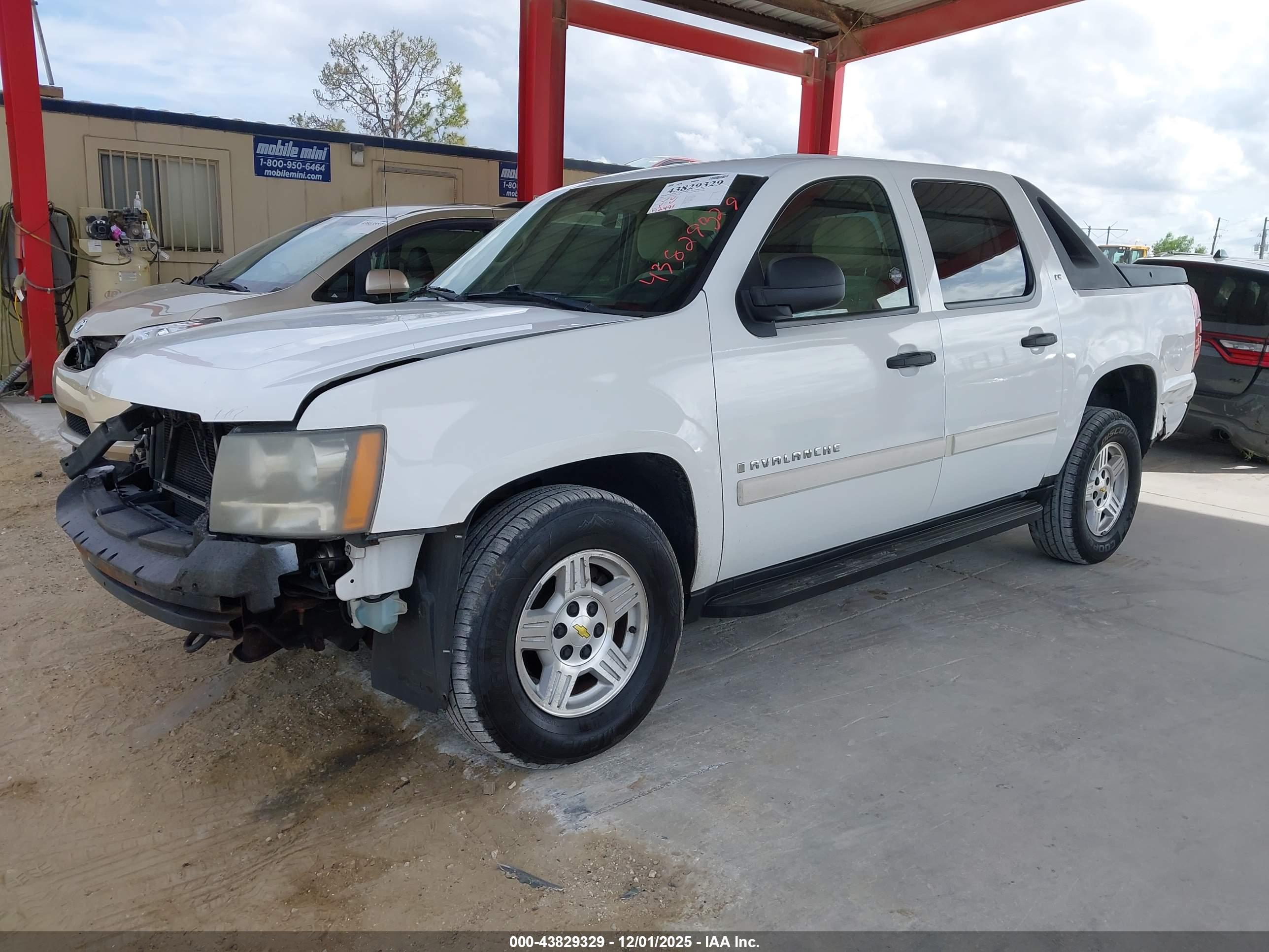 CHEVROLET AVALANCHE image 2