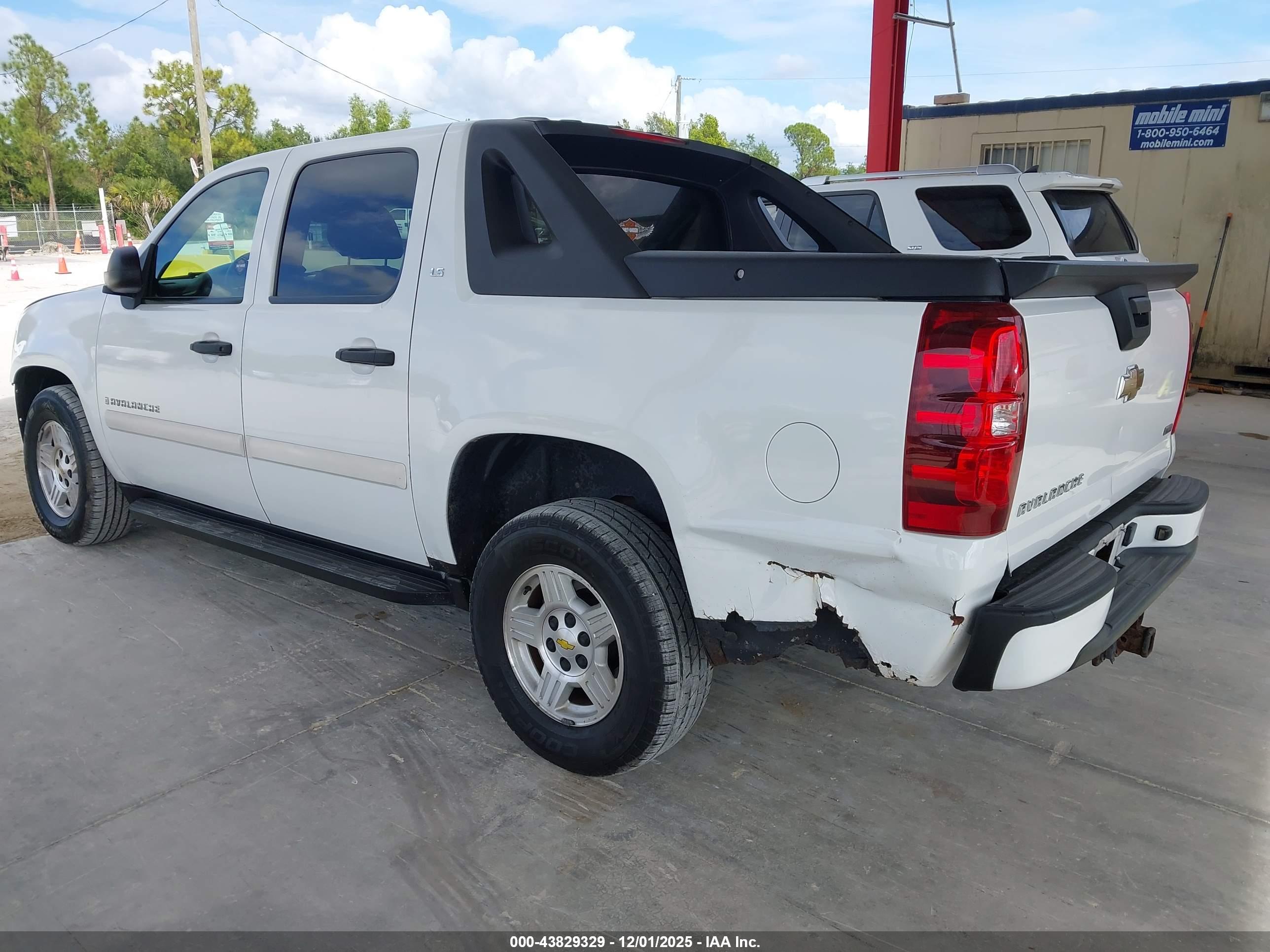 CHEVROLET AVALANCHE image 3