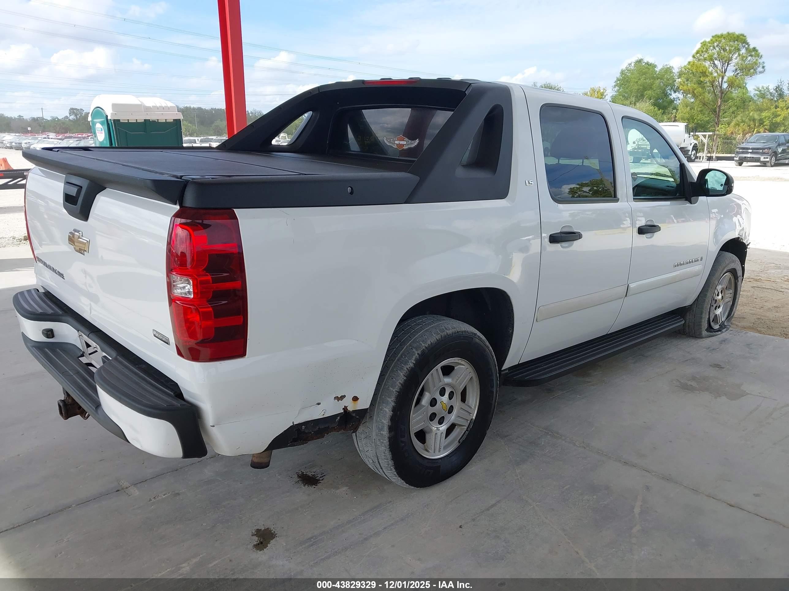 CHEVROLET AVALANCHE image 4