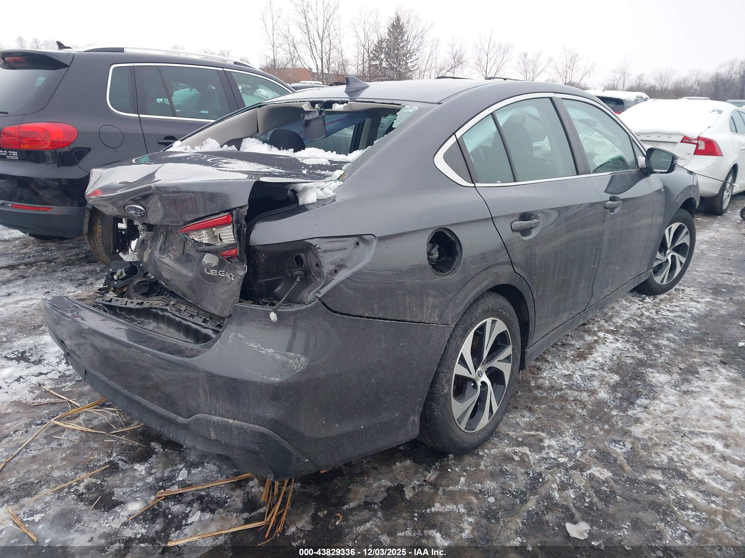 SUBARU LEGACY image 4