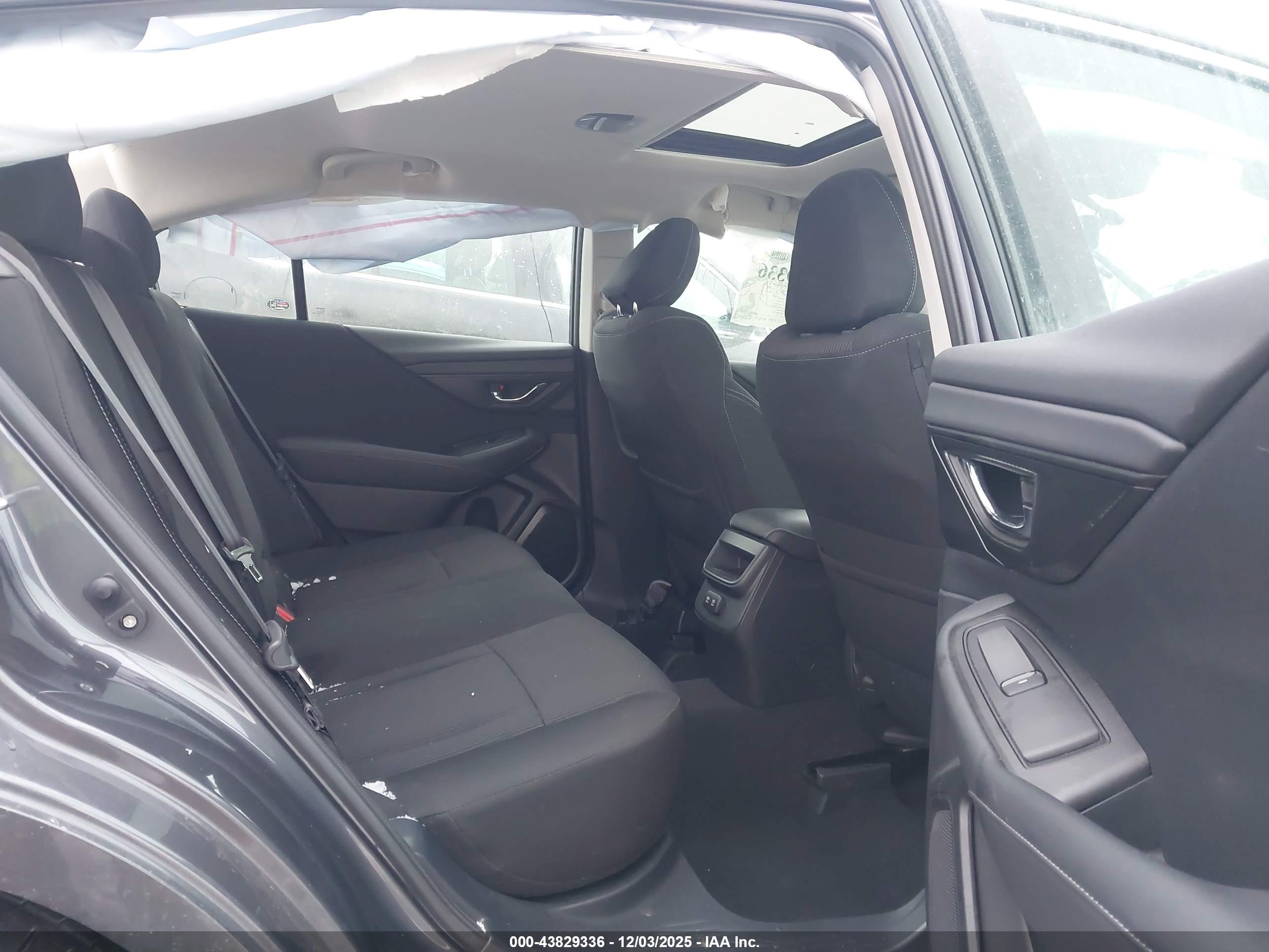 SUBARU LEGACY image 8