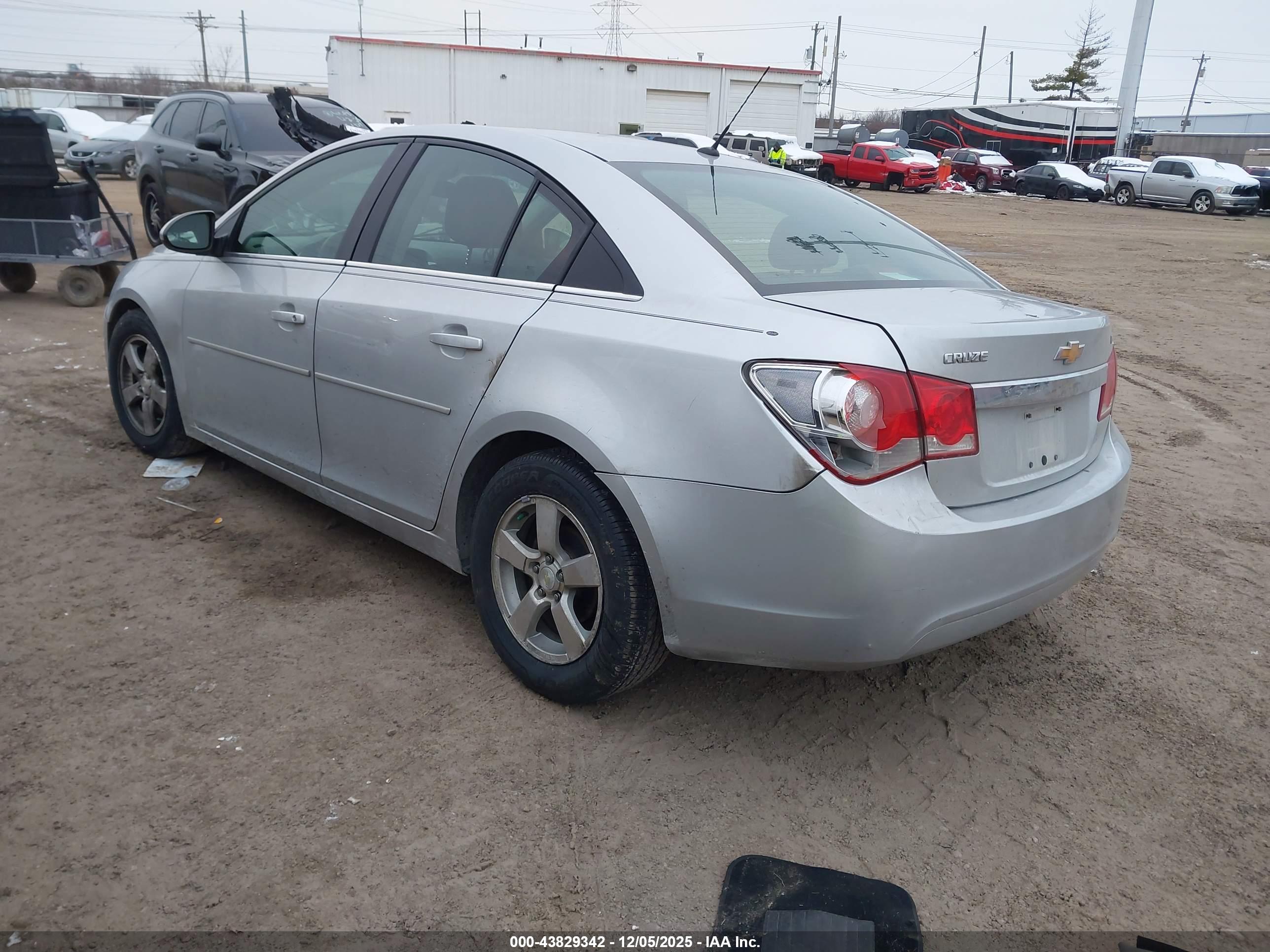 CHEVROLET CRUZE image 3