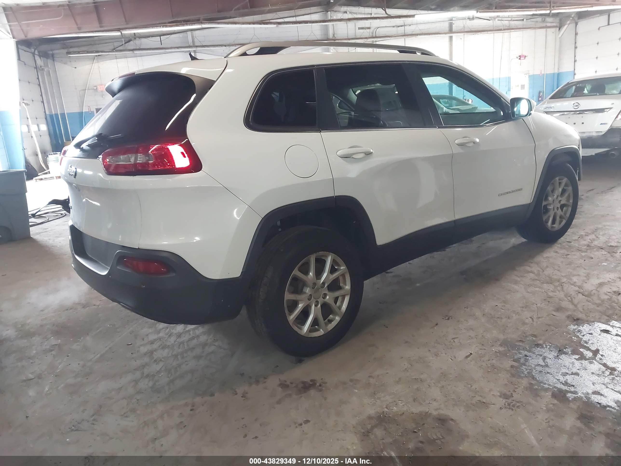 JEEP CHEROKEE image 4
