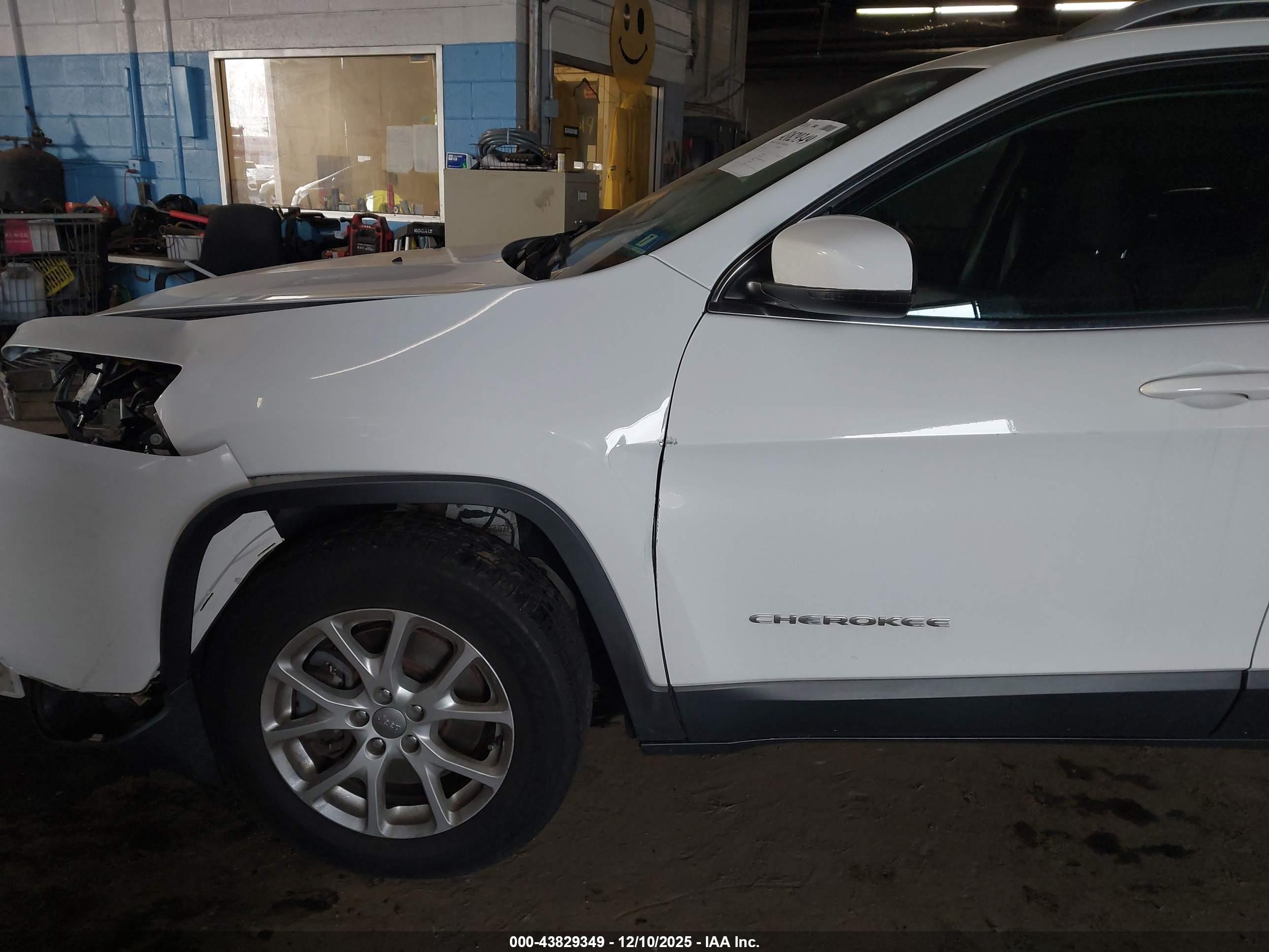 JEEP CHEROKEE image 6