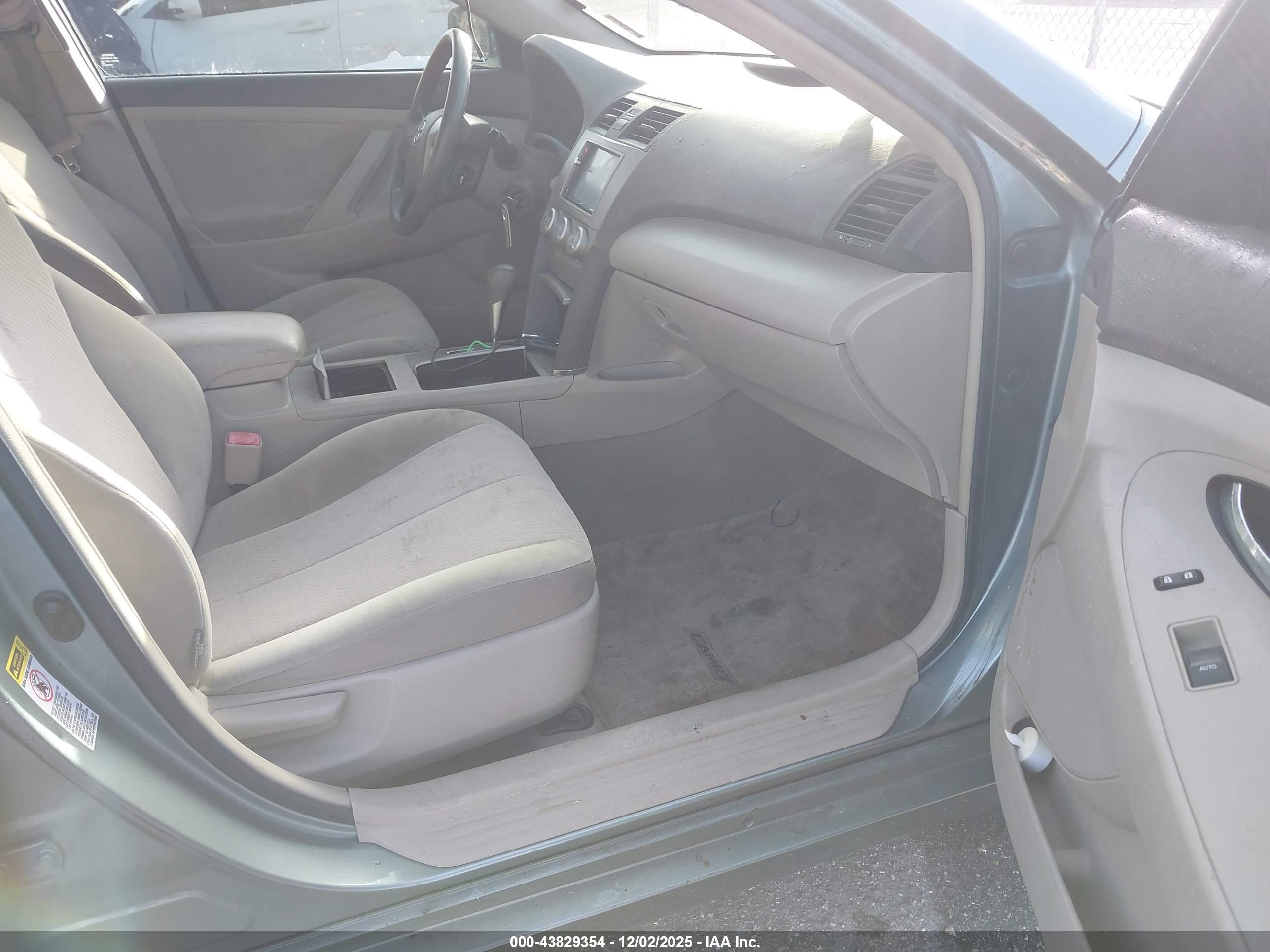 TOYOTA CAMRY image 5